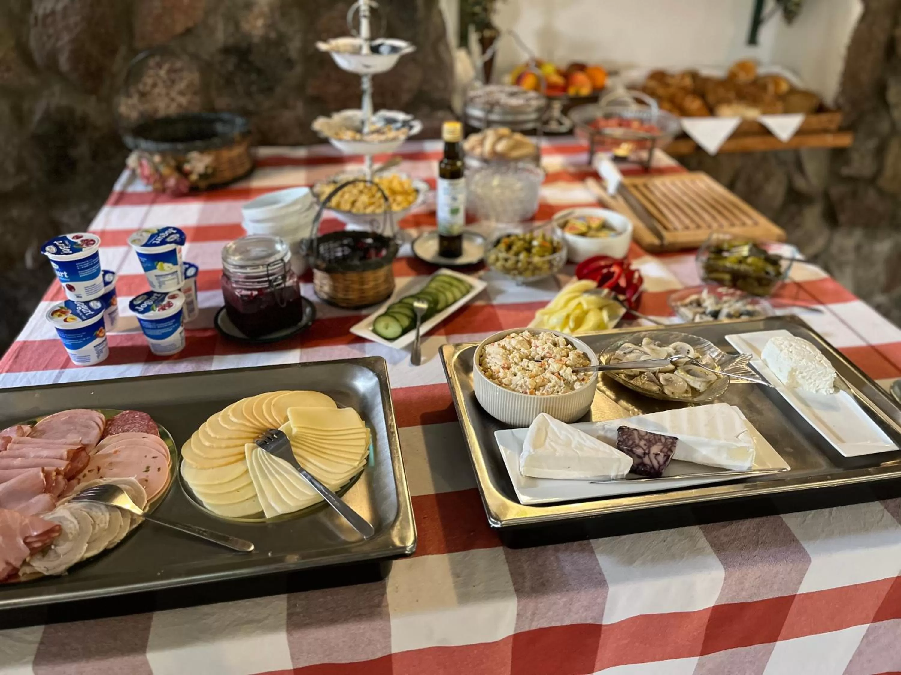 Buffet breakfast in Dedek Park - historyczny dworek w pięknym Parku Skaryszewskim obok Stadionu Narodowego
