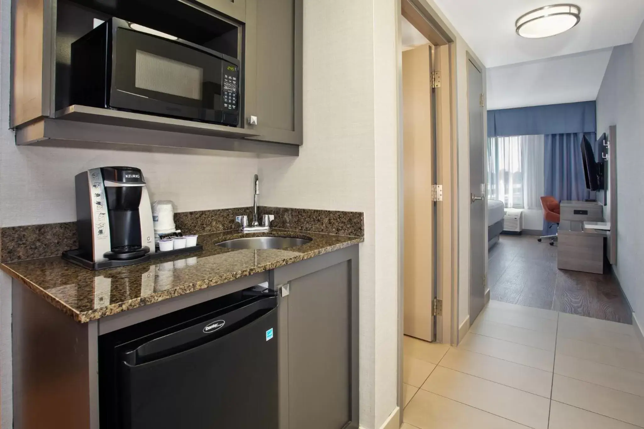 King Suite in Holiday Inn Express Kingston Central, an IHG Hotel King Suite in Holiday Inn Express Kingston Central, an IHG Hotel