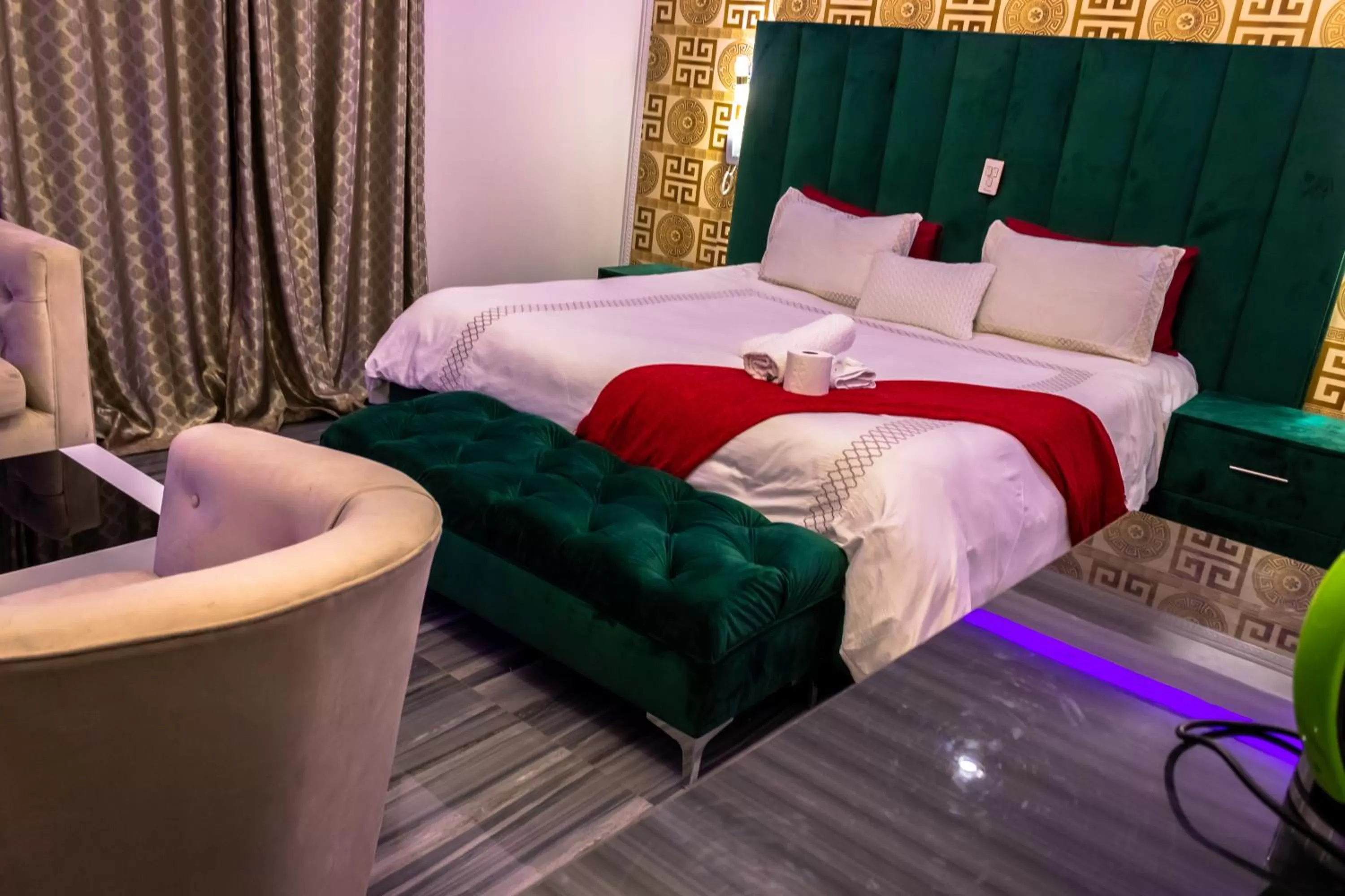 Bed in Gold Crown International Hotel Johannesburg