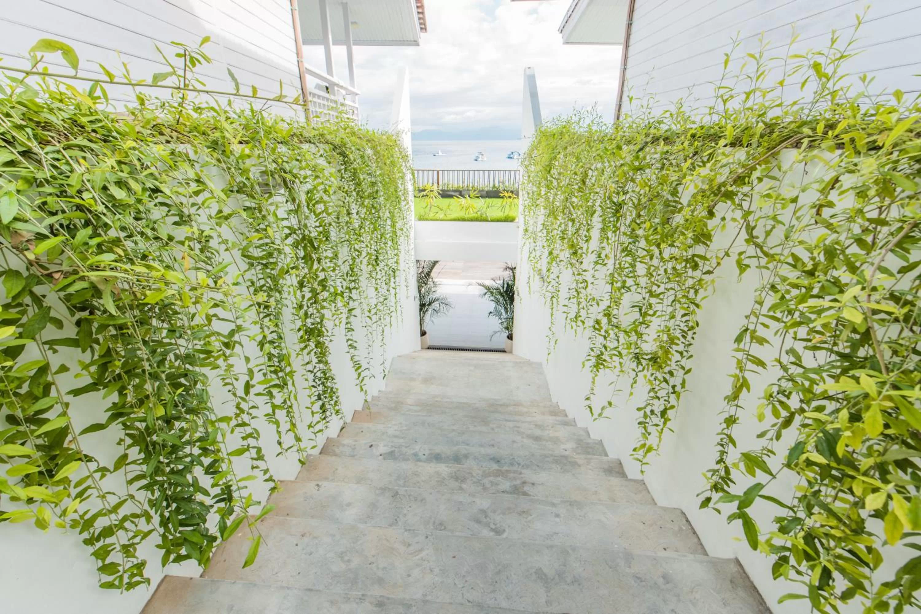 Garden in Sea La Vie Resort Nusa Penida