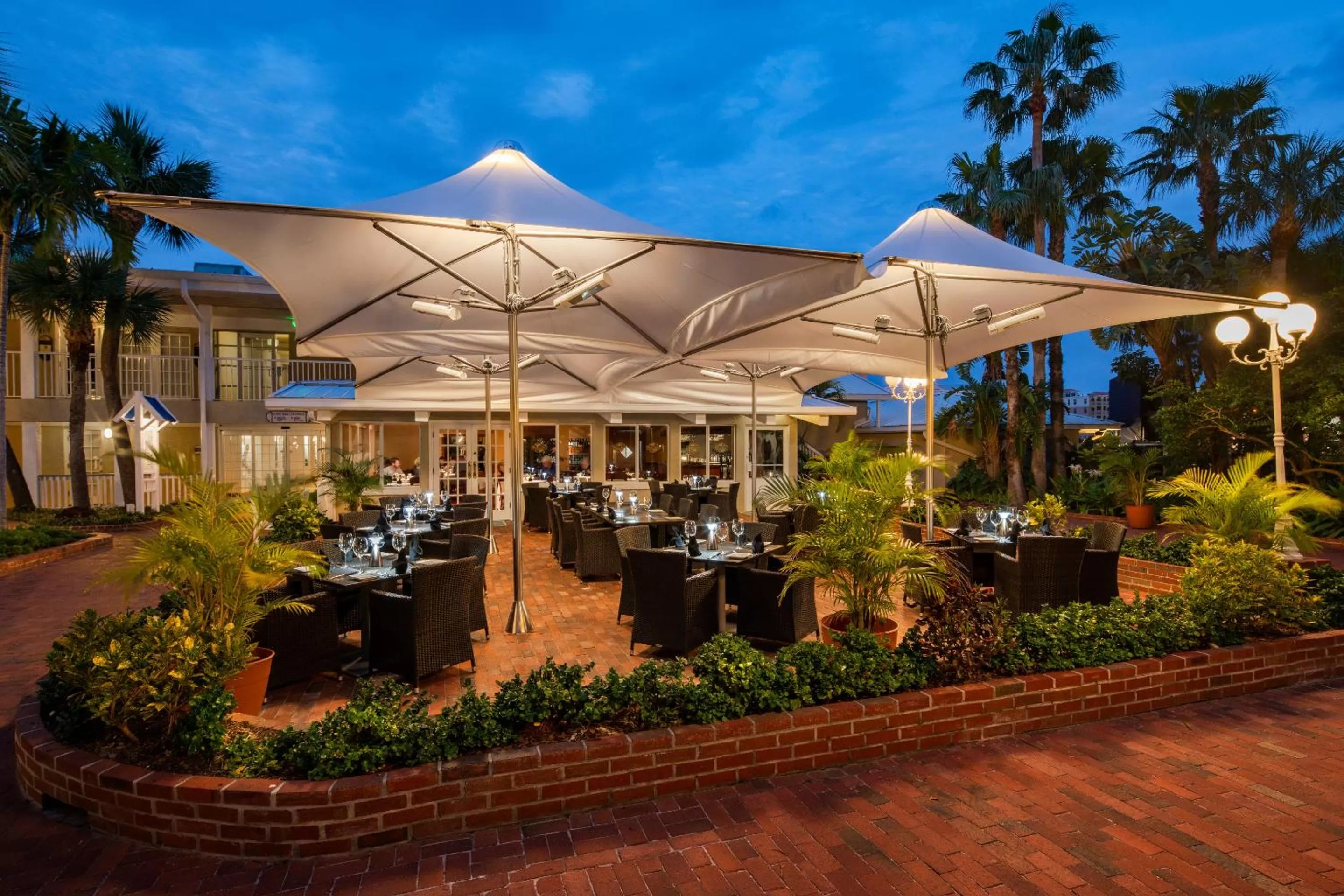 Restaurant/places to eat in Island Grand at TradeWinds