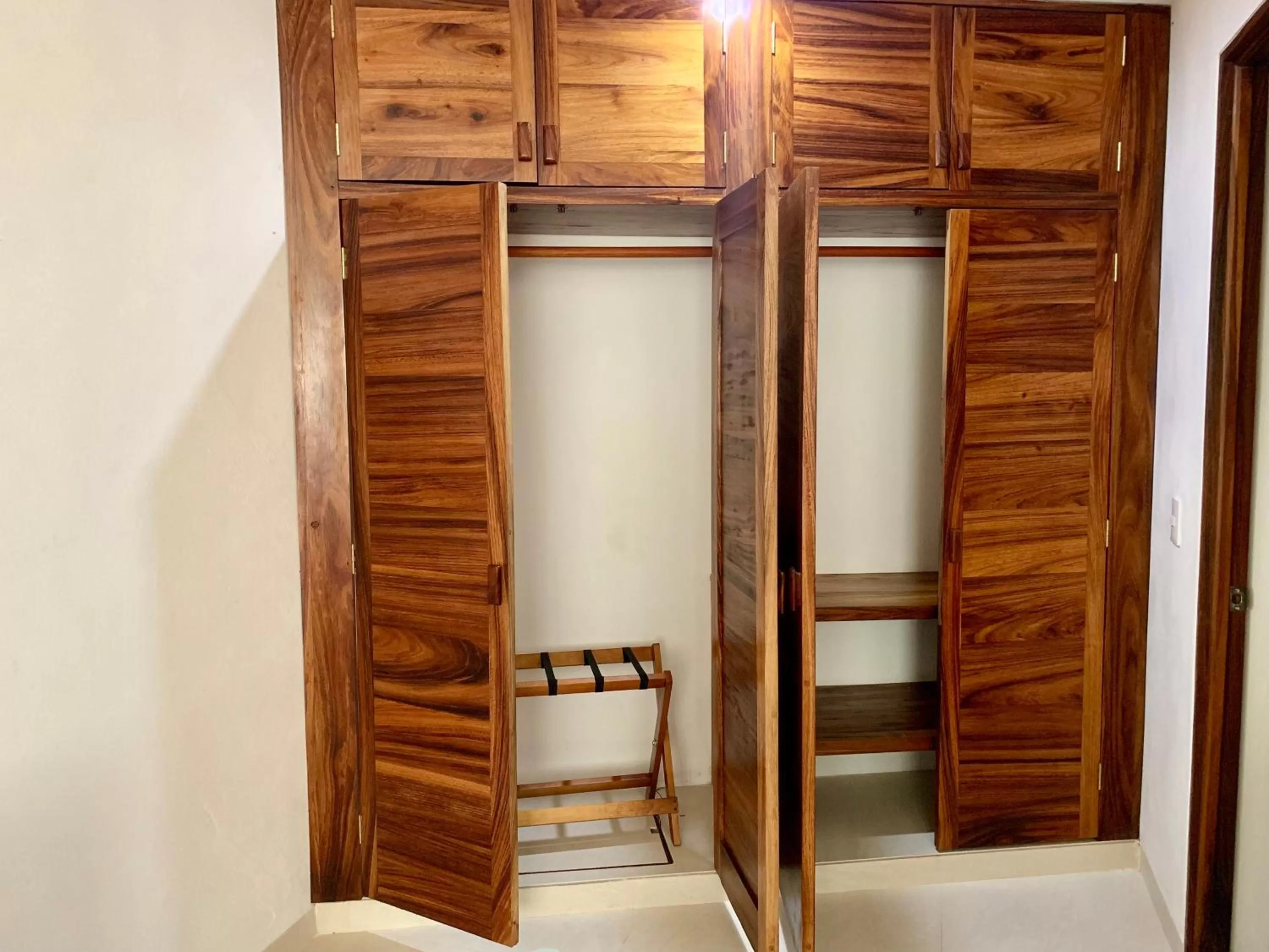 wardrobe in Solez Zihuatanejo