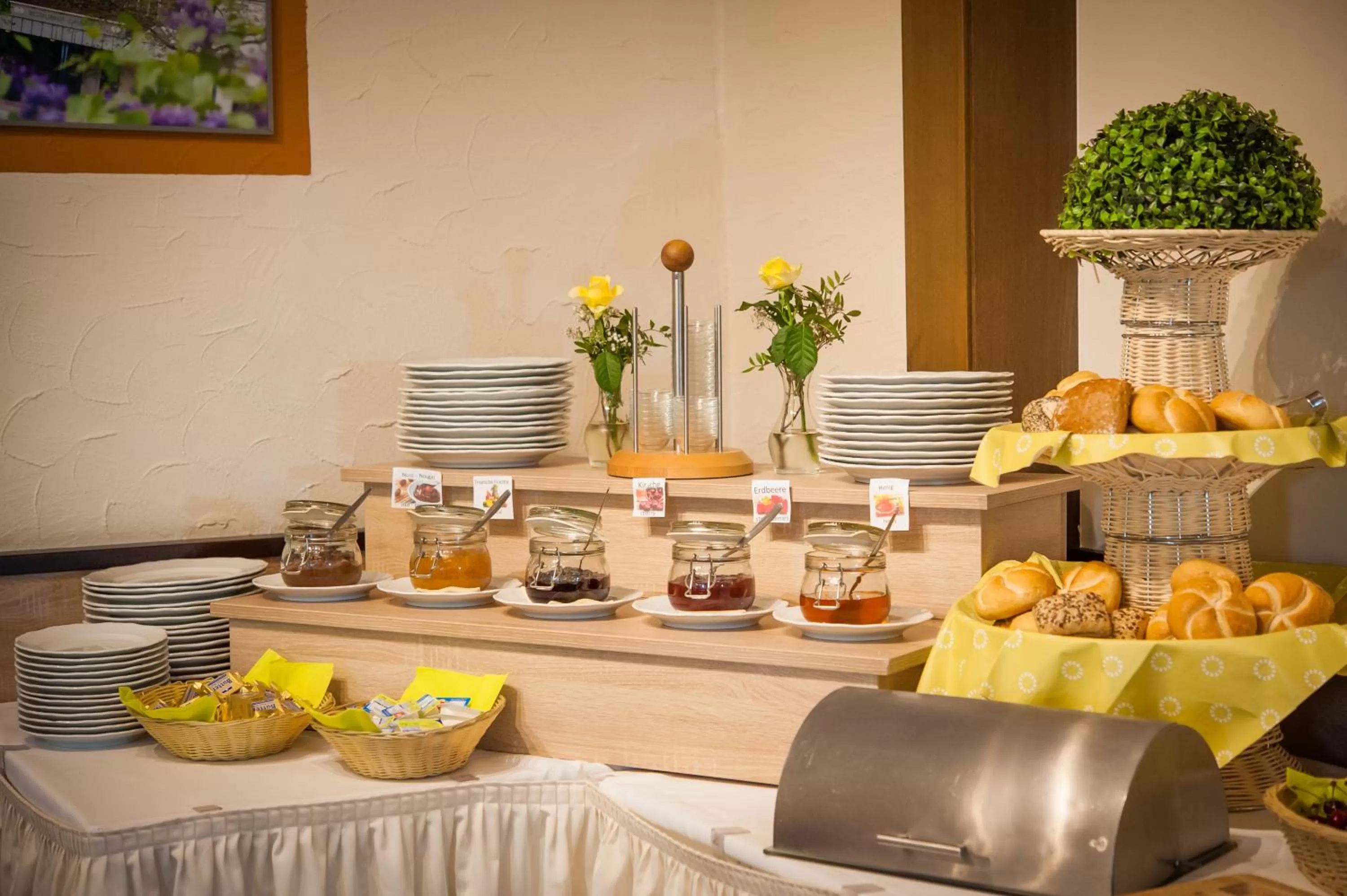 Buffet breakfast in Hotel Quellenhof