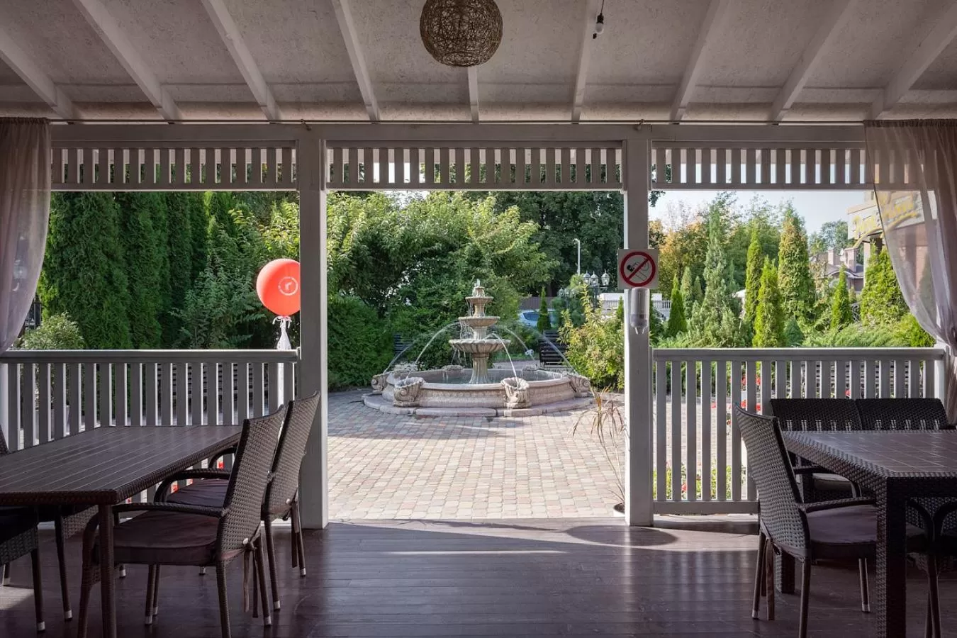 Restaurant/places to eat in Park Hotel