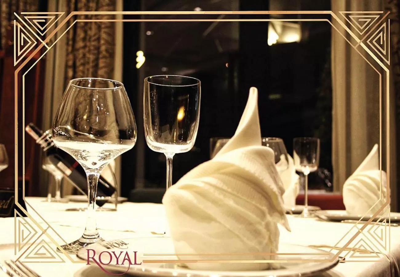 Restaurant/places to eat in Hotel Royal