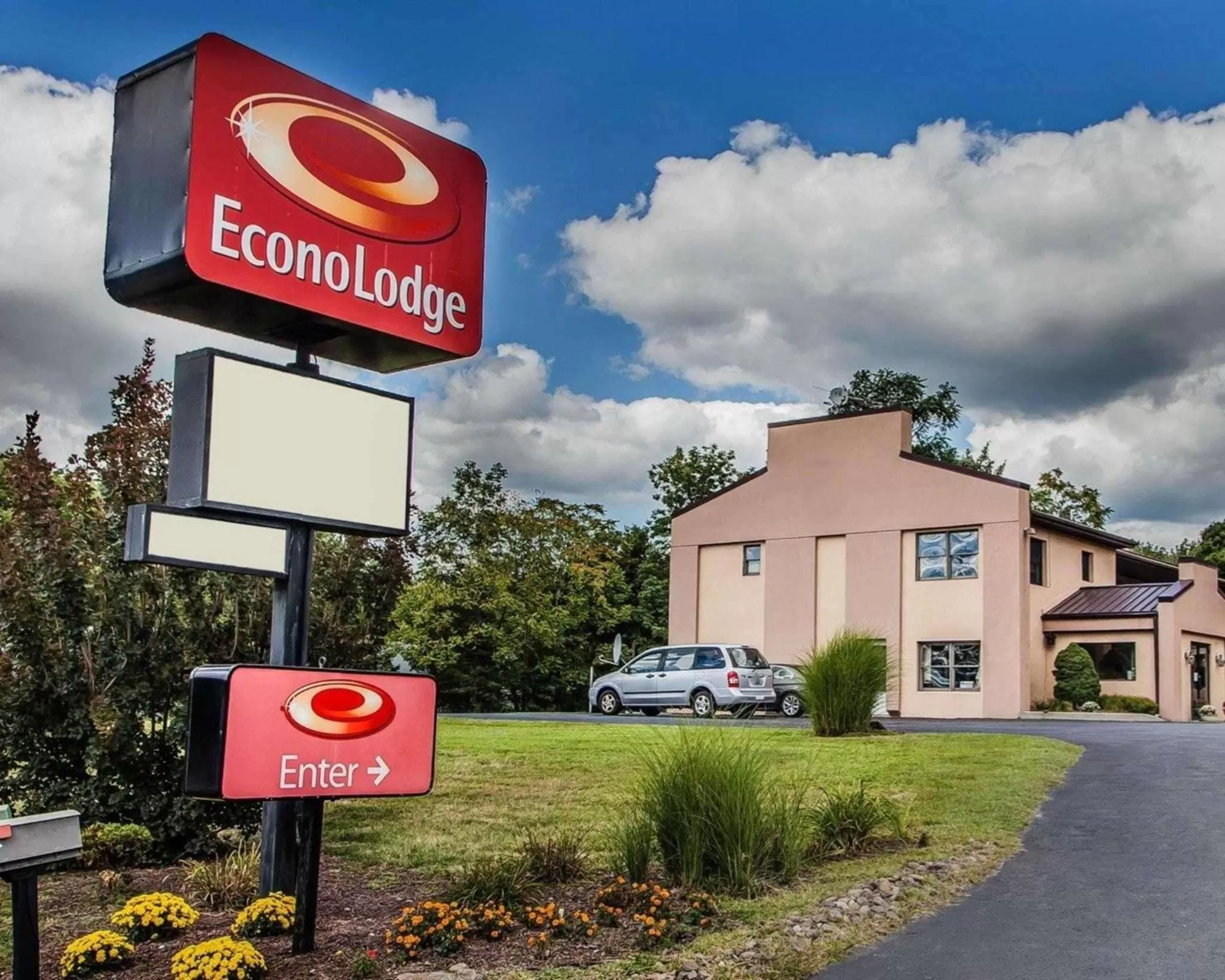 Property building in Econo Lodge Douglassville-Pottstown