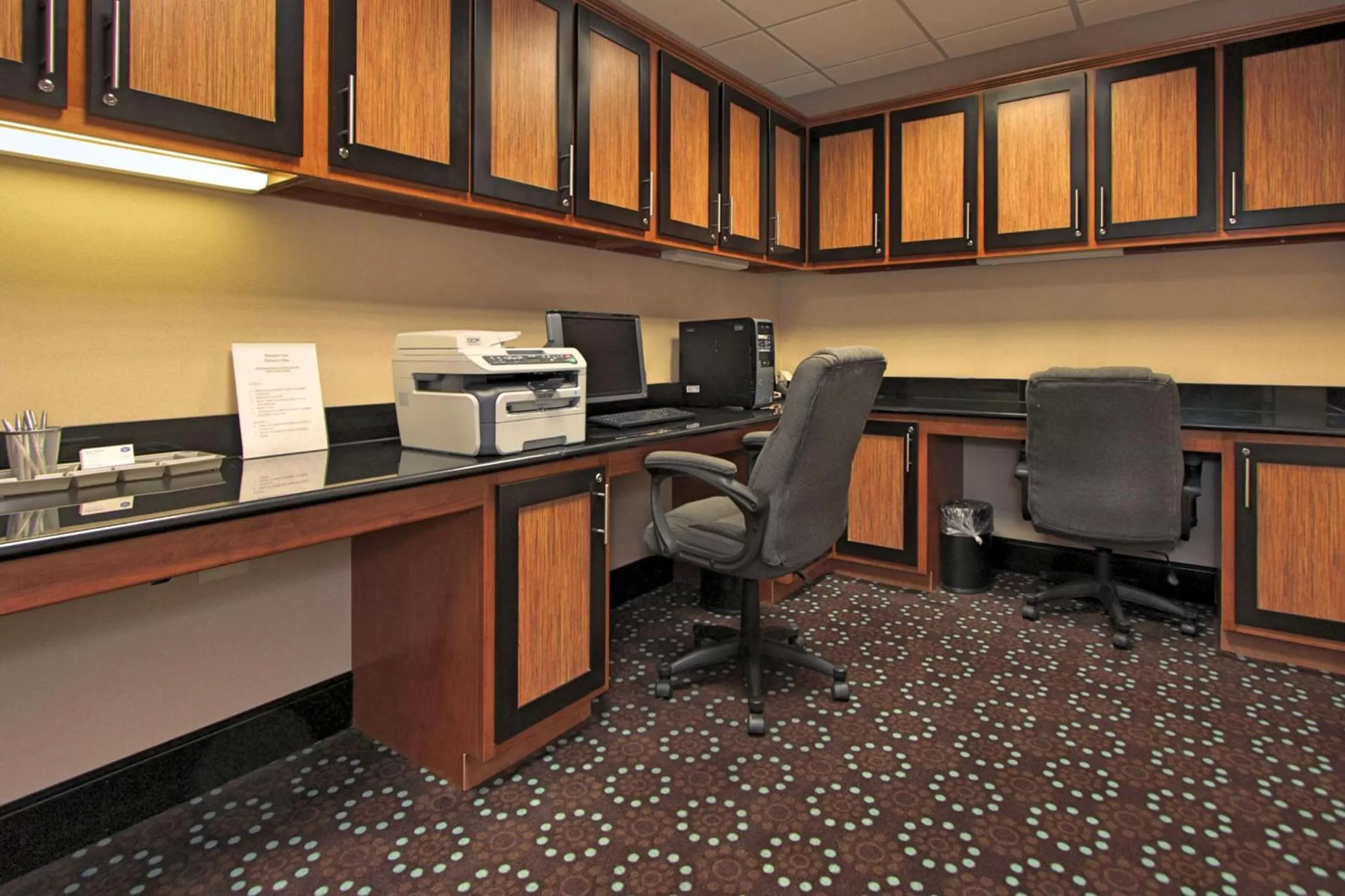 Business facilities in Hampton Inn Defiance
