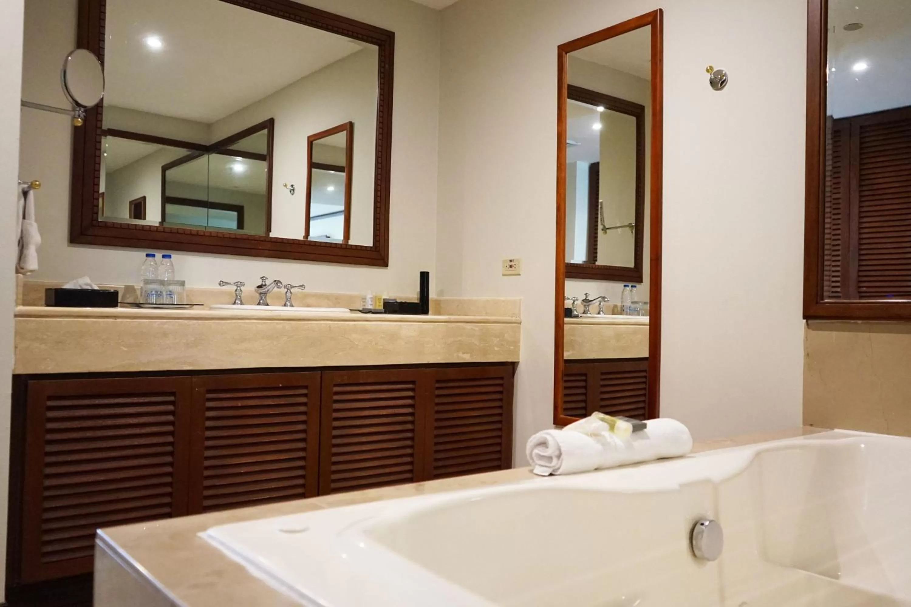 Photo of the whole room in JW Marriott Caracas