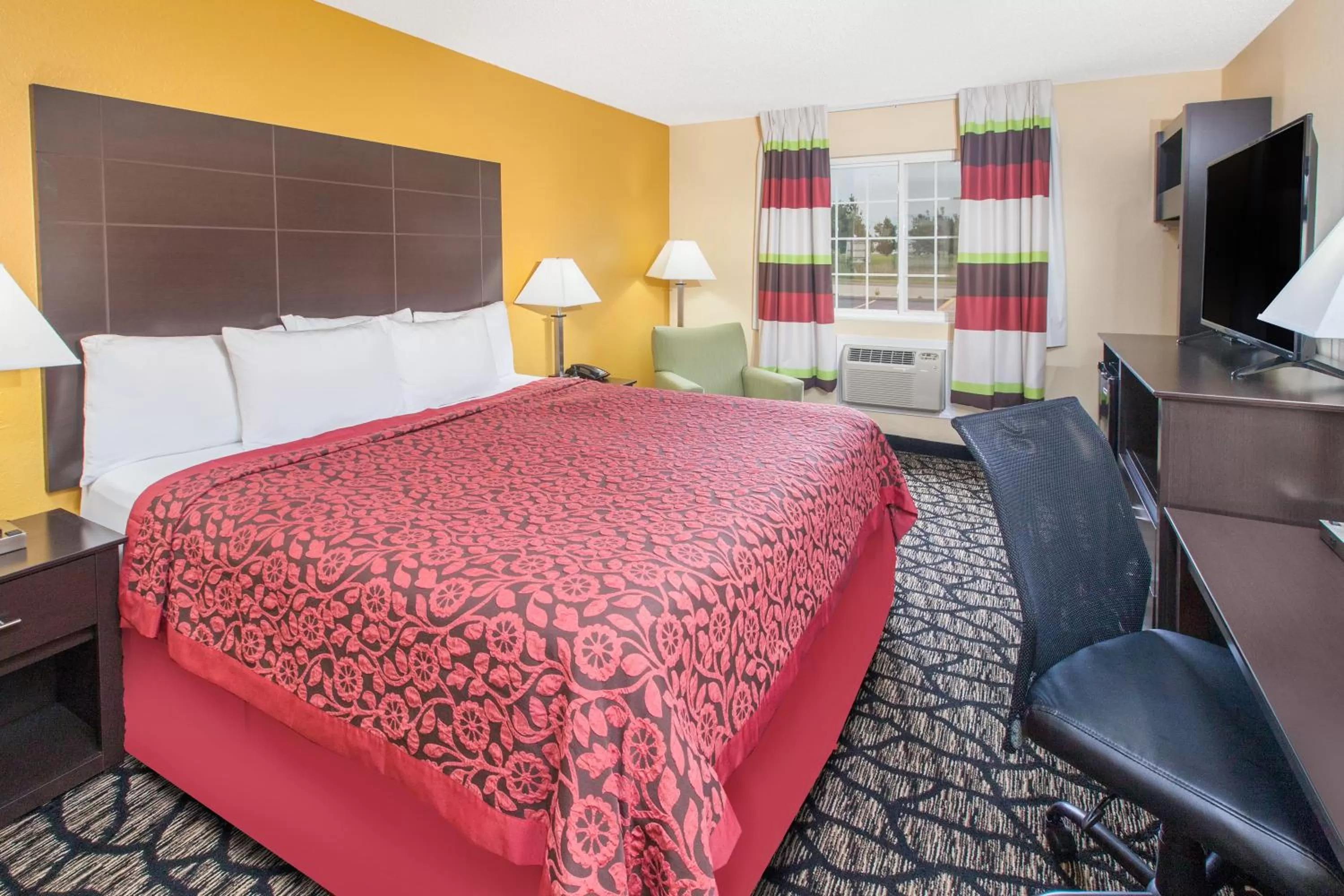 King Room - First Floor - Non-Smoking in Days Inn by Wyndham Miami