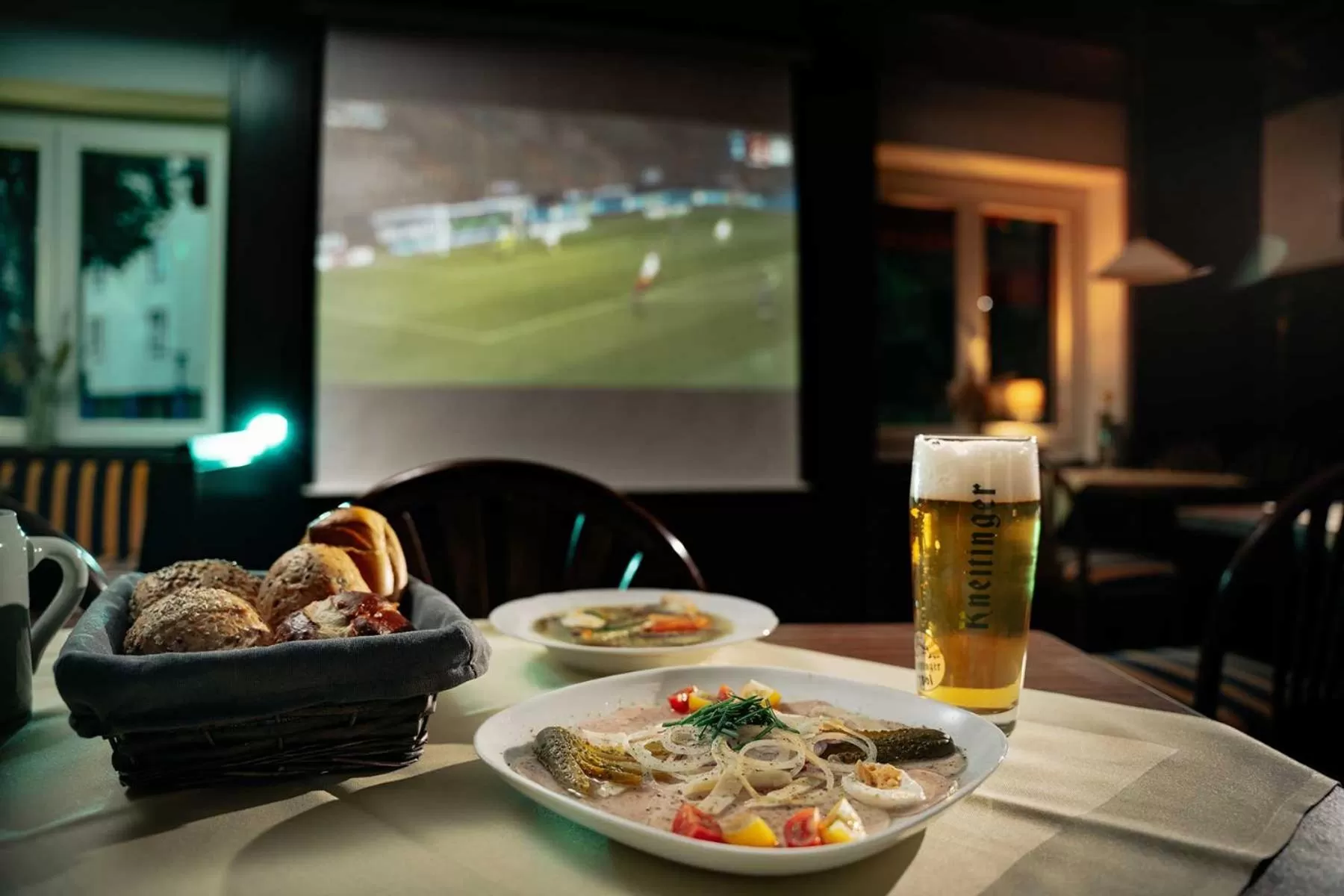 Communal lounge/ TV room in Hotel Park Cafe Reichl