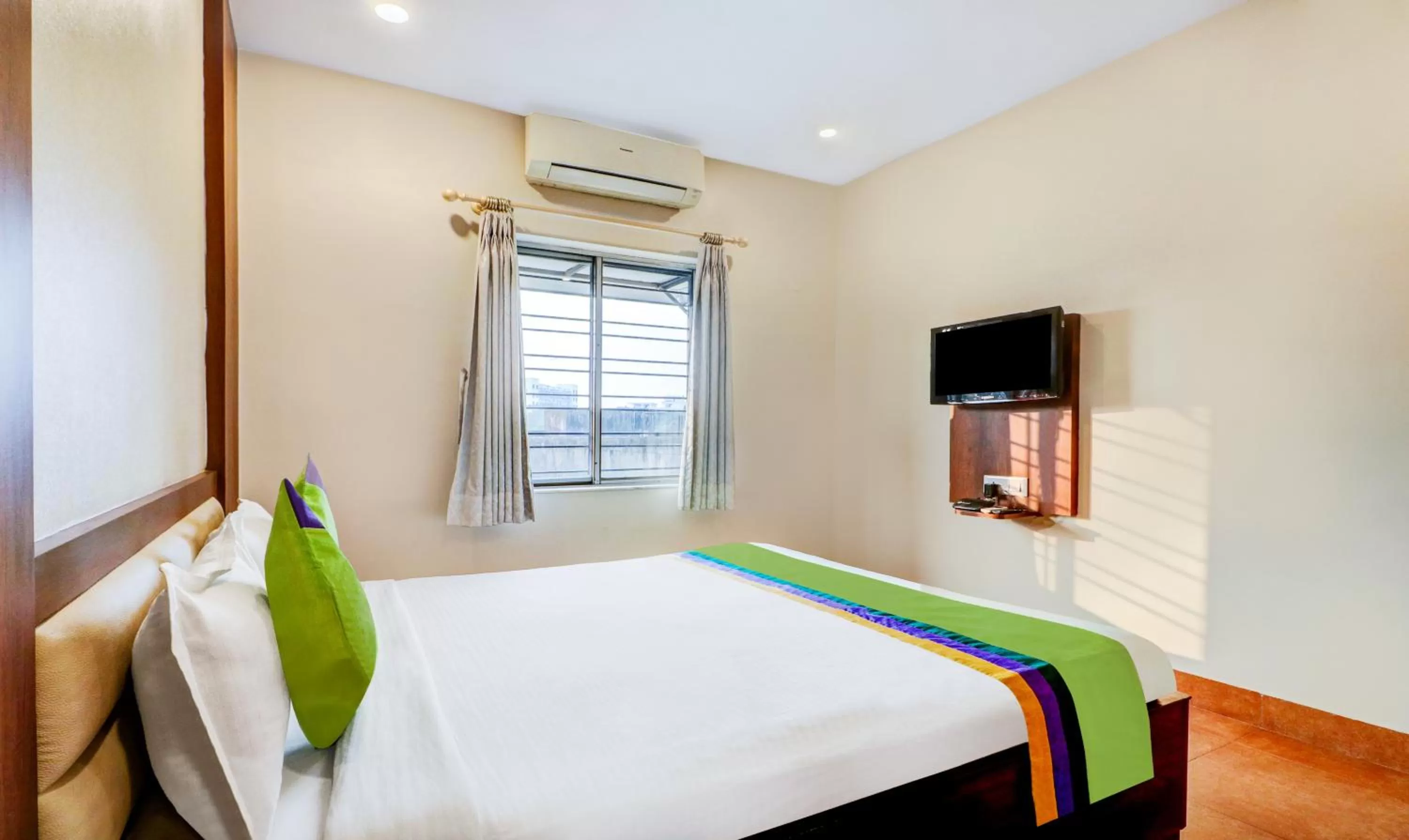 Bed in Treebo Sreema - 2 km From Salt Lake Sector V