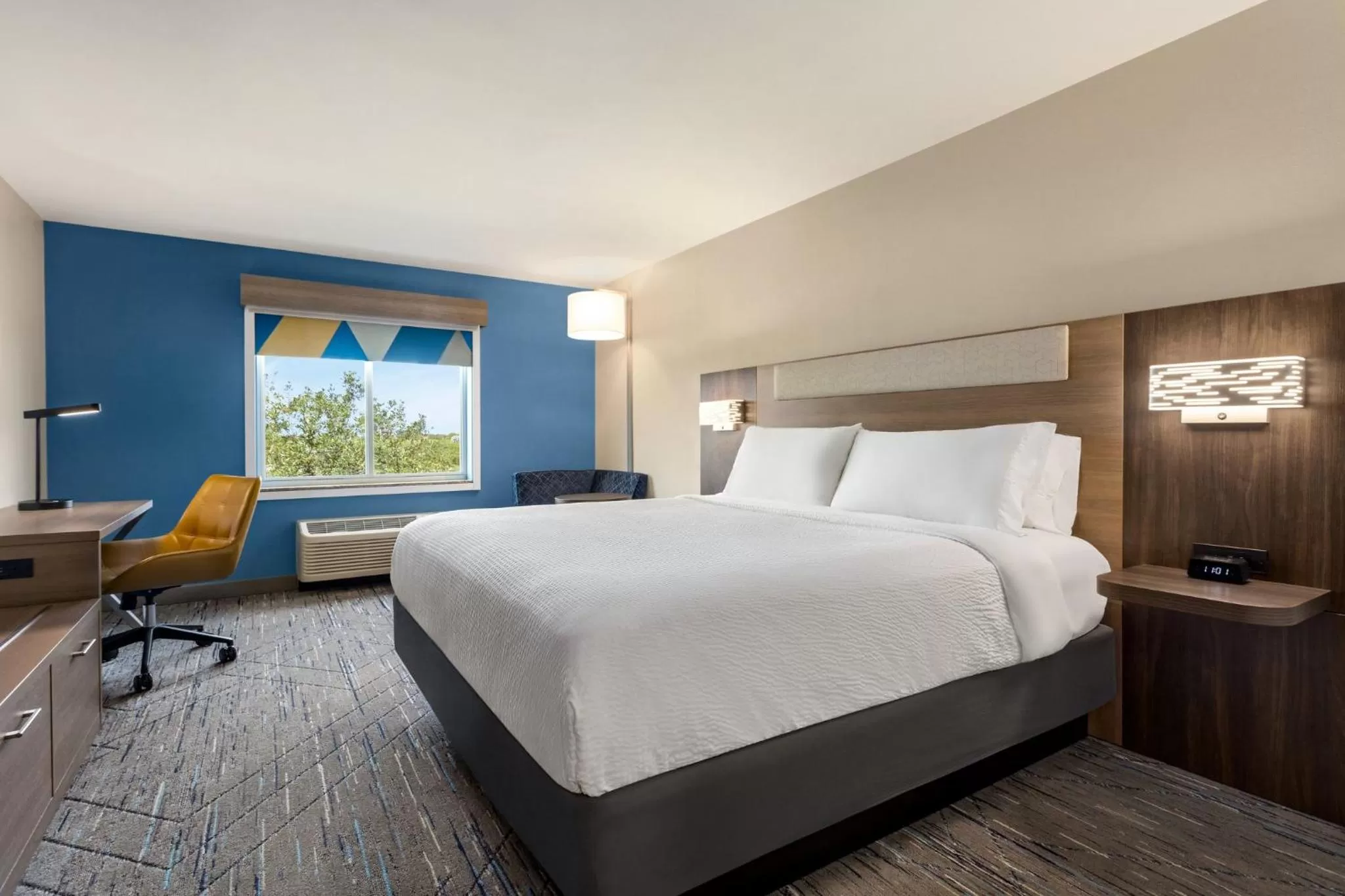 Photo of the whole room, Bed in Holiday Inn Express Hotel & Suites Fort Pierce West by IHG