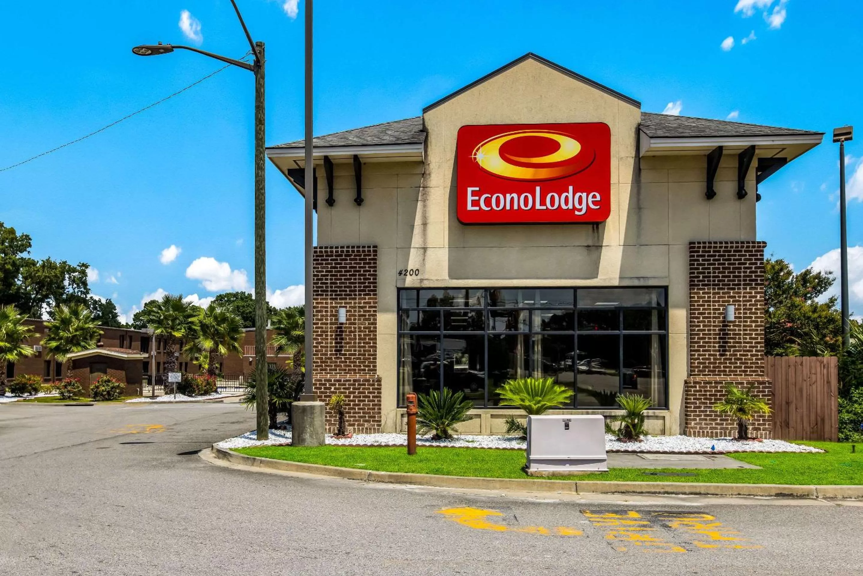 Property building in Econo Lodge Garden City - Savannah