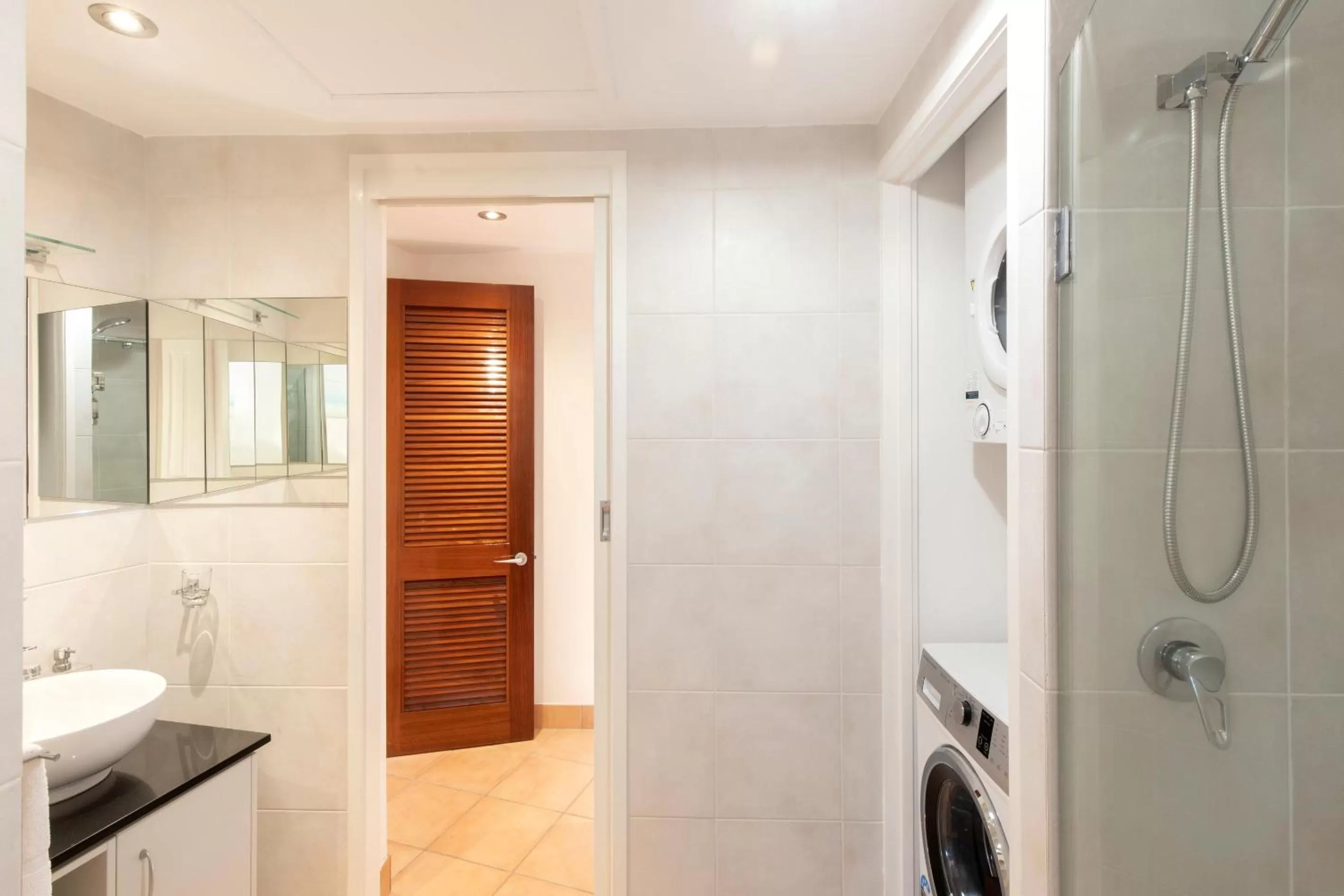 laundry, Bathroom in L'Auberge Noosa