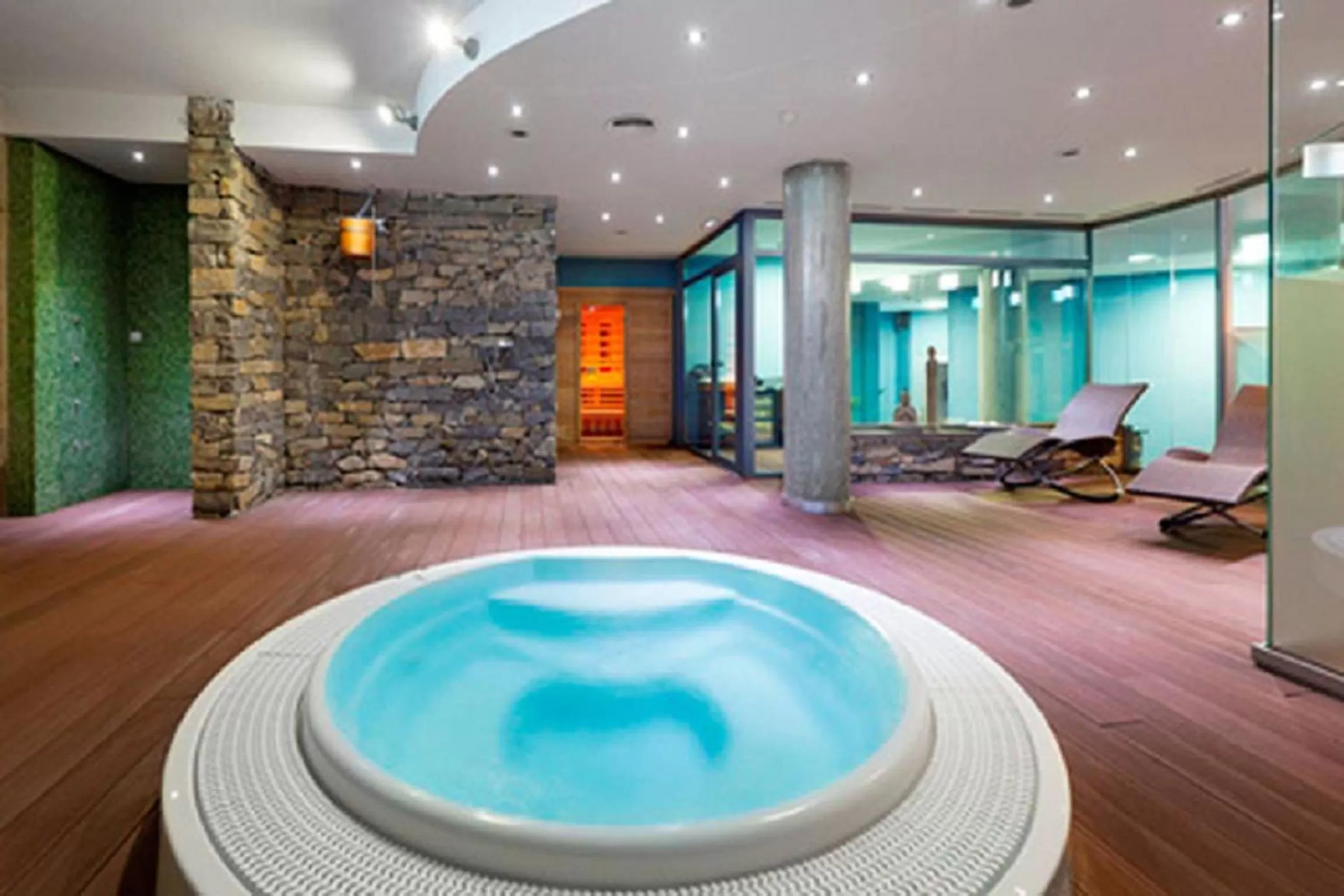 Hot Spring Bath in Hotel MasMonzon