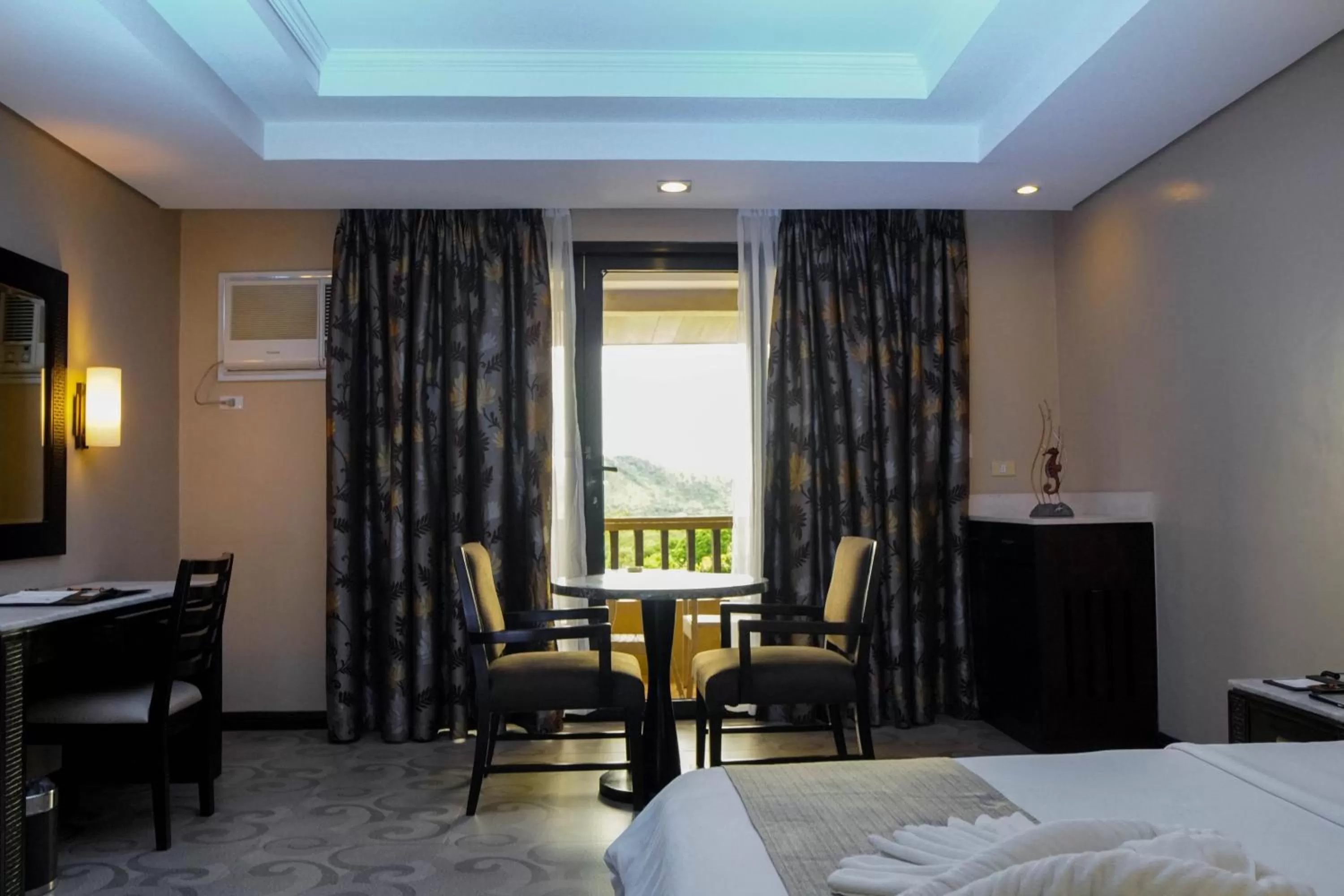 Photo of the whole room, Bed in Coron Westown Resort