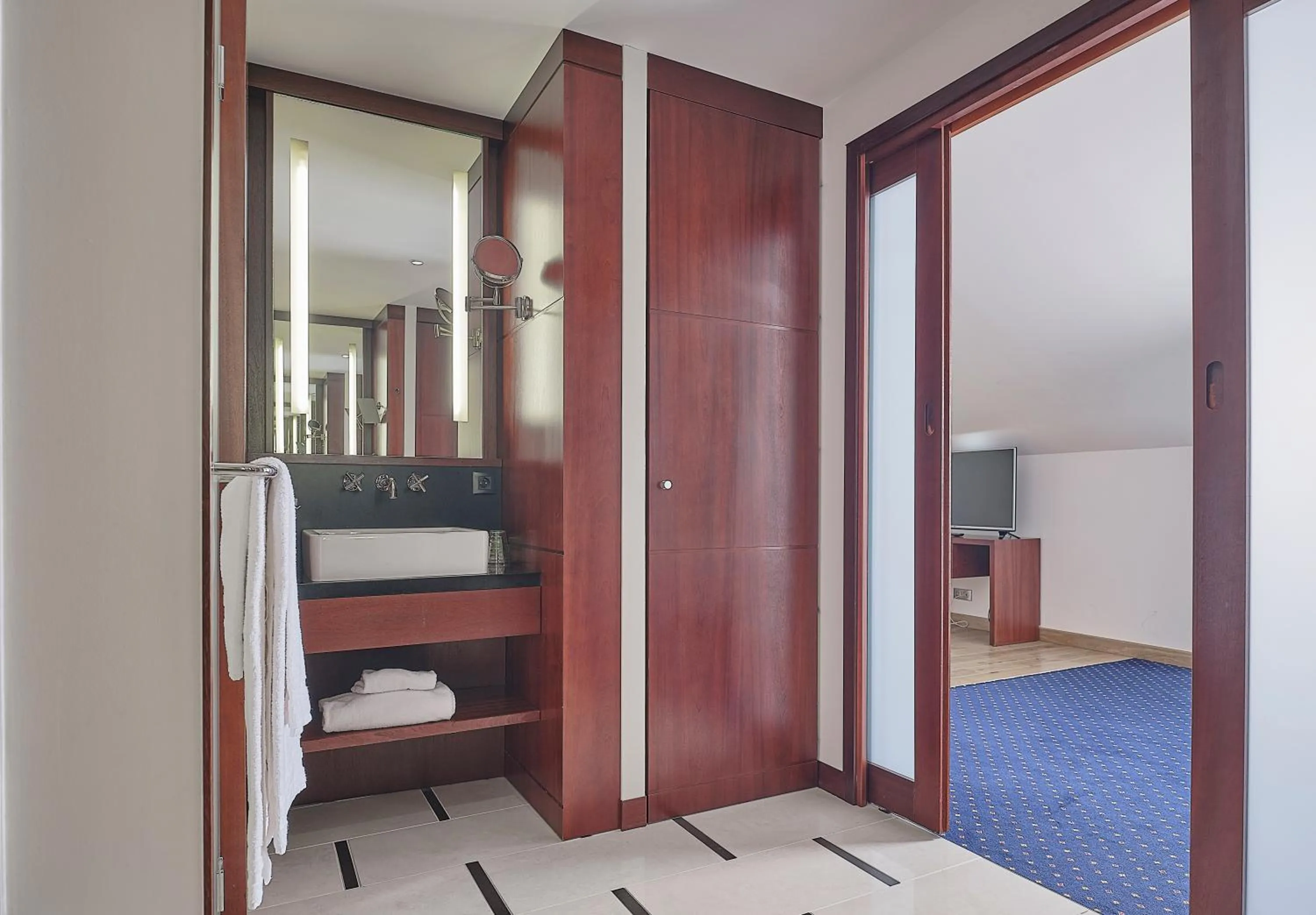 Bathroom, Bed in Le Mauritia Hotel et Spa