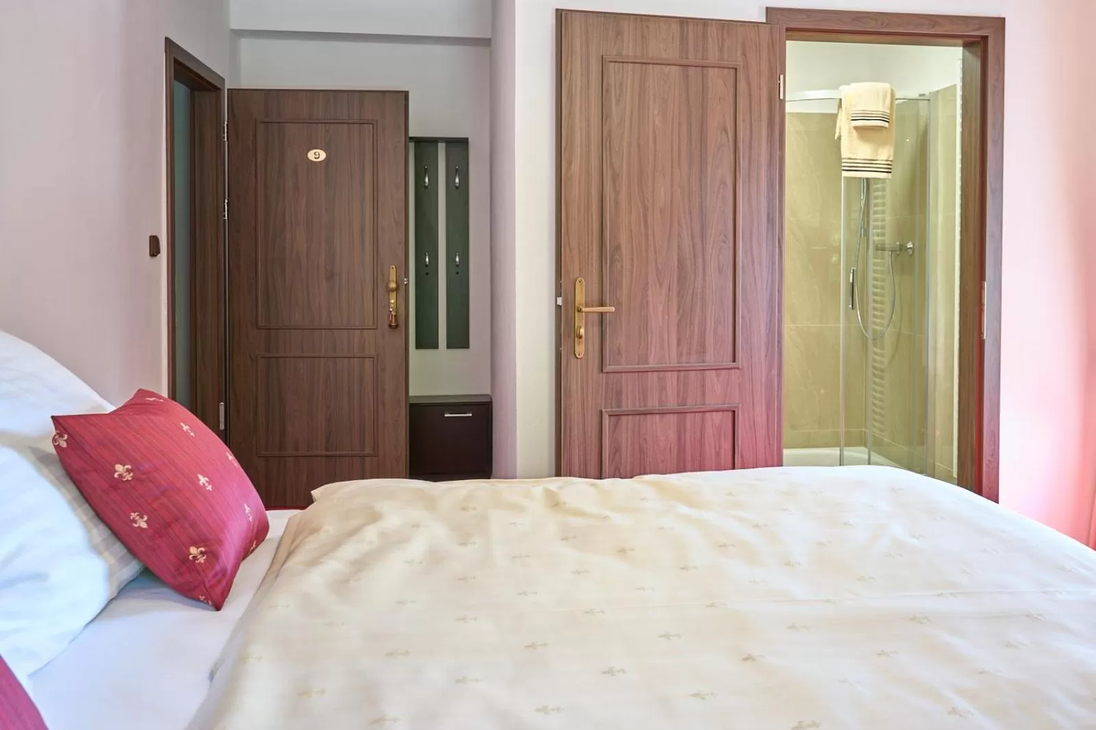 Bed in Vila Lovců králových