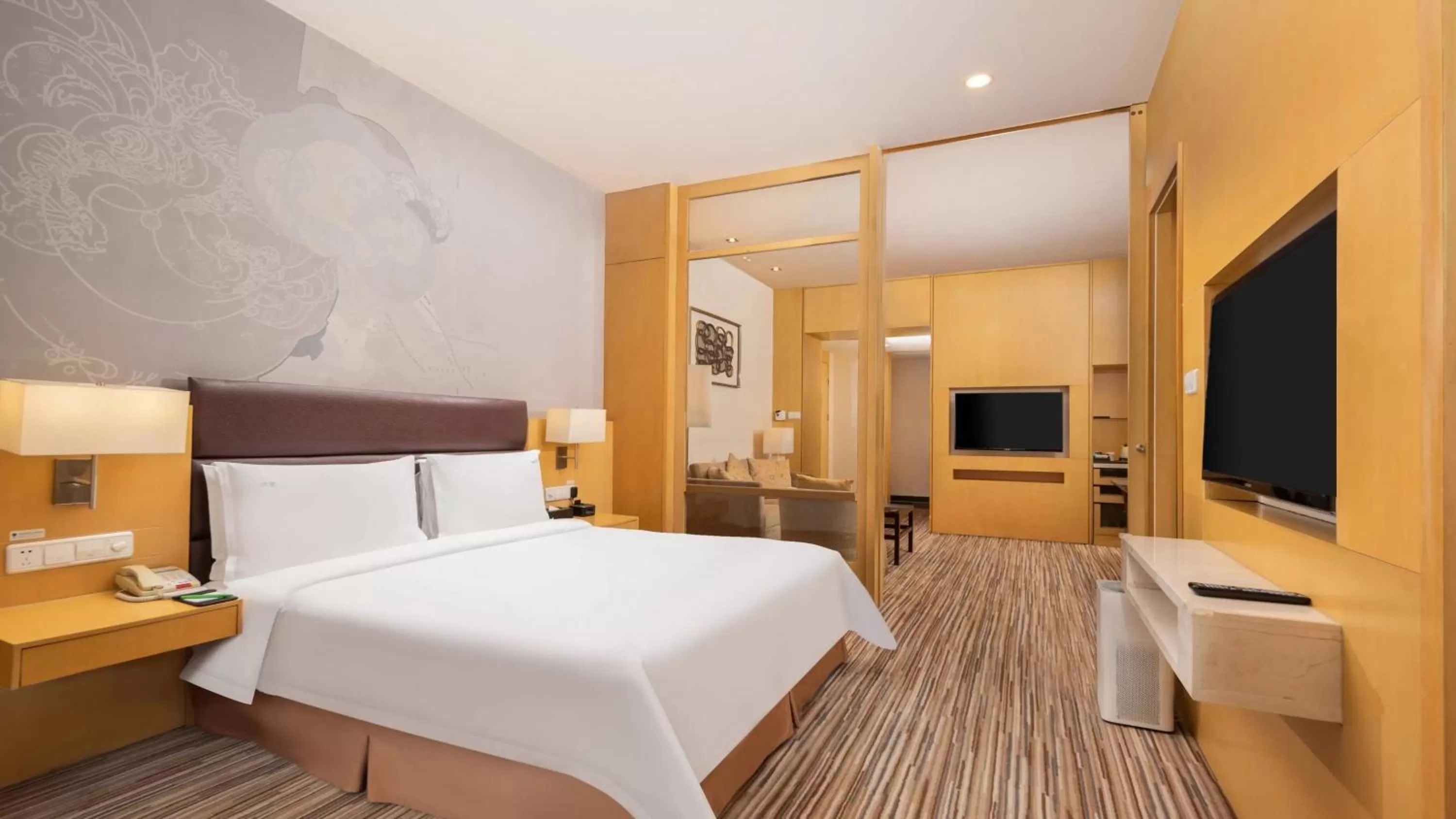 Photo of the whole room, Bed in Holiday Inn Shijiazhuang Central by IHG