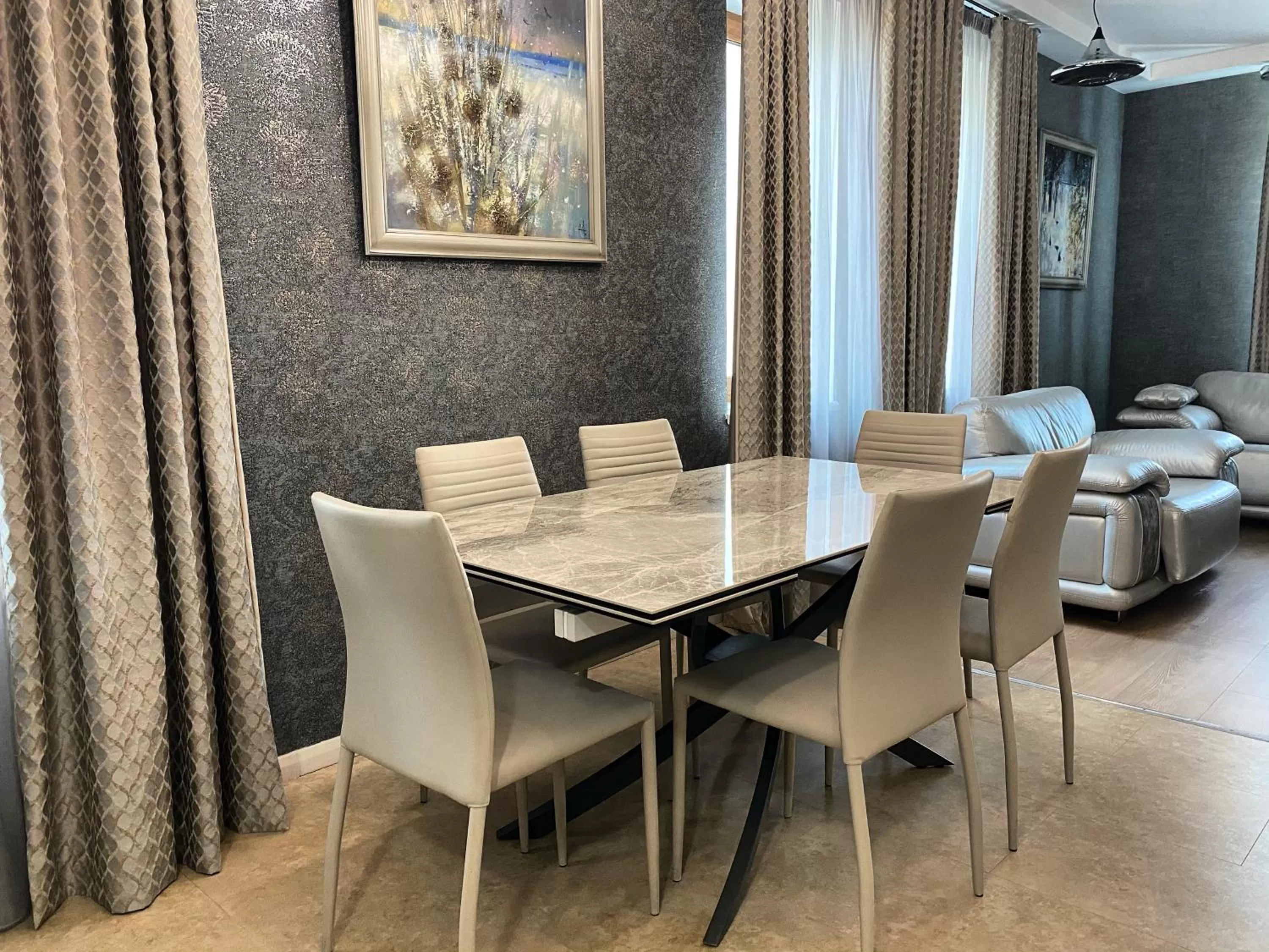 Dining Area in Hotel "Mandarin Clubhouse"