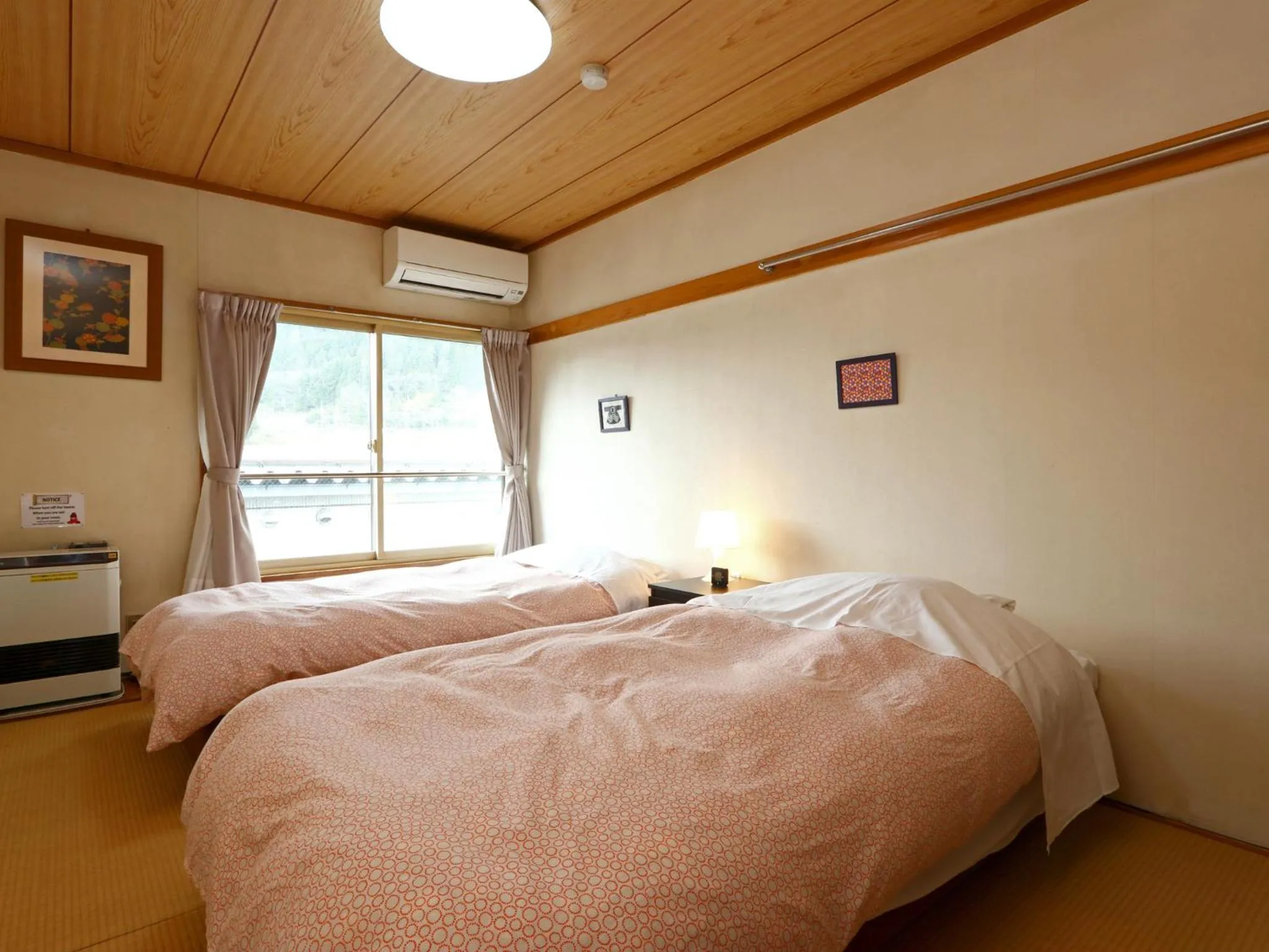 Twin Room with Shared Bathroom - single occupancy in Belle Vue Nishiura