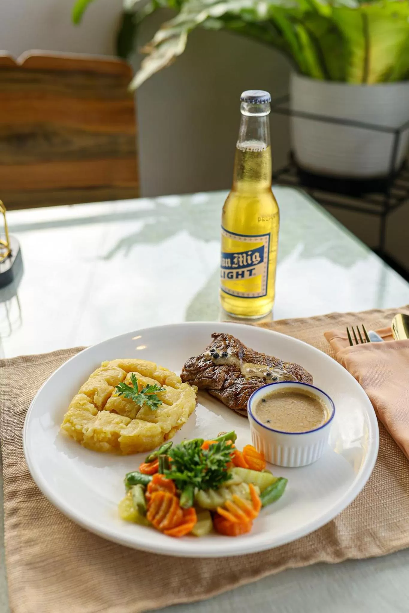 Food and drinks in Kingswick Residences & Lodge