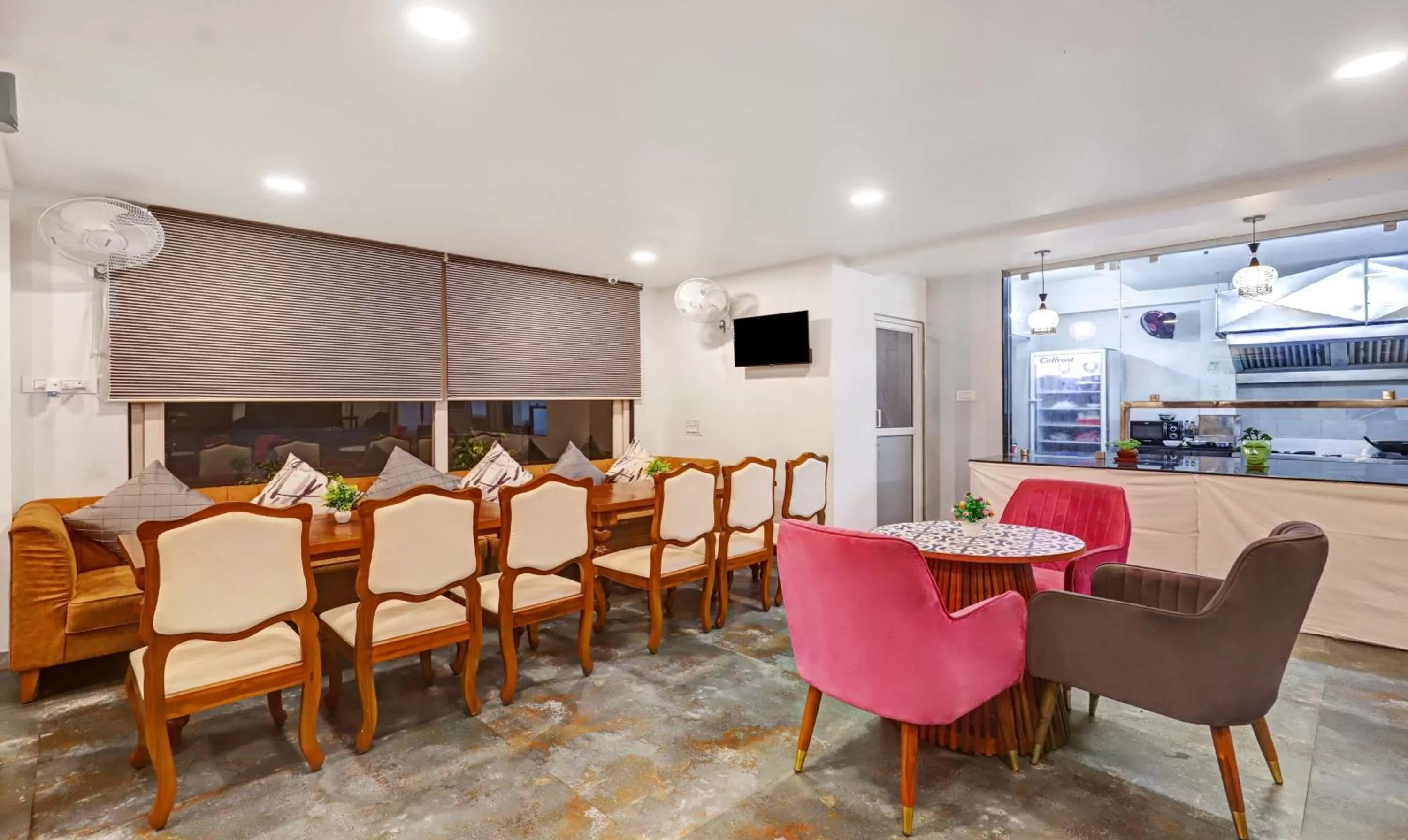 Restaurant/Places to Eat in Treebo Trend Finesta Suites Wardha Road