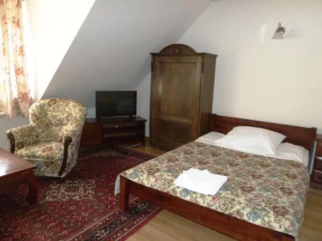 TV/Entertainment Center in Gościniec Dworski w Ropie