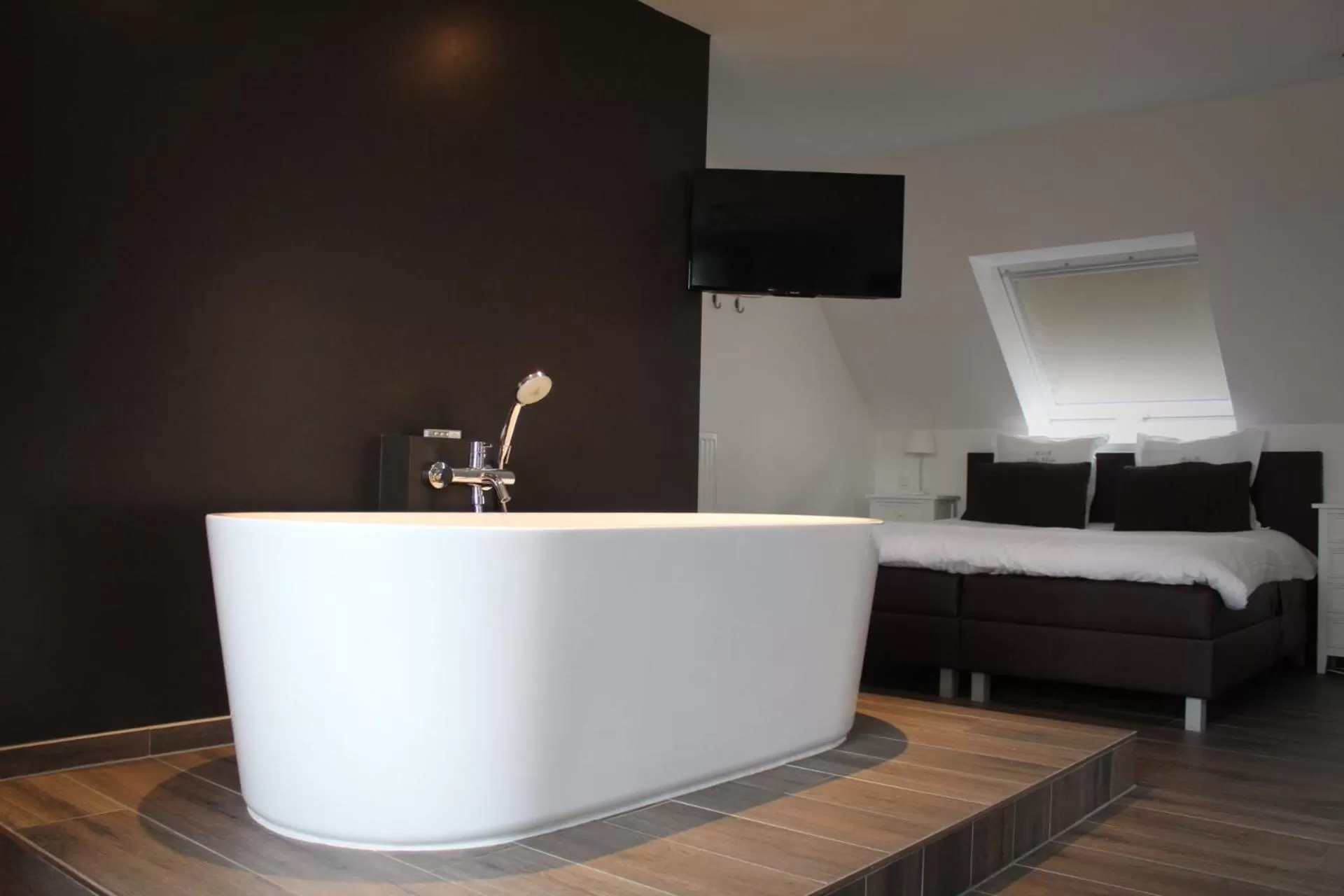 Bathroom, Bed in B&B Villa Verde