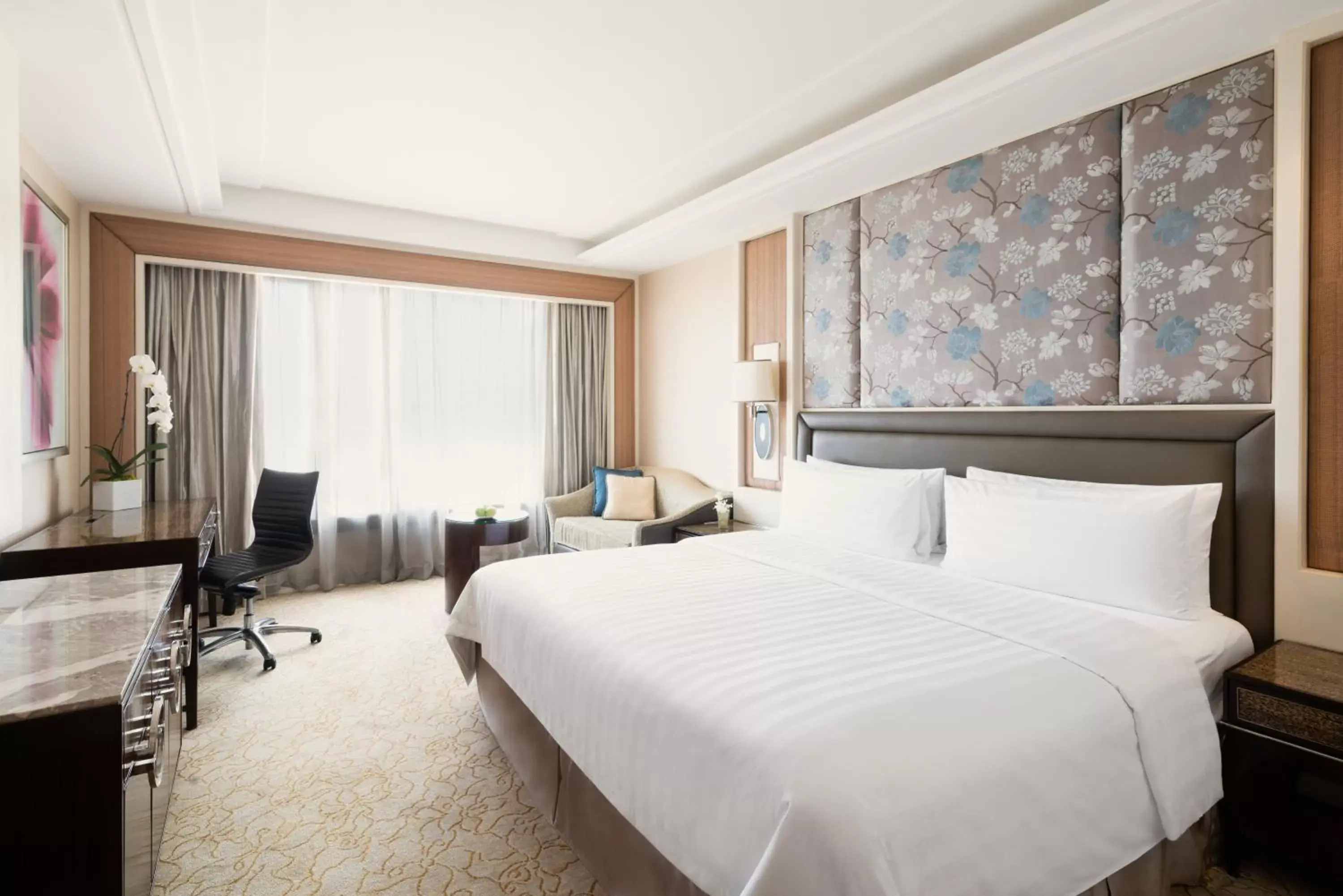 Tower Wing Deluxe King in Edsa Shangri-La, Manila Tower Wing Deluxe King in Edsa Shangri-La, Manila