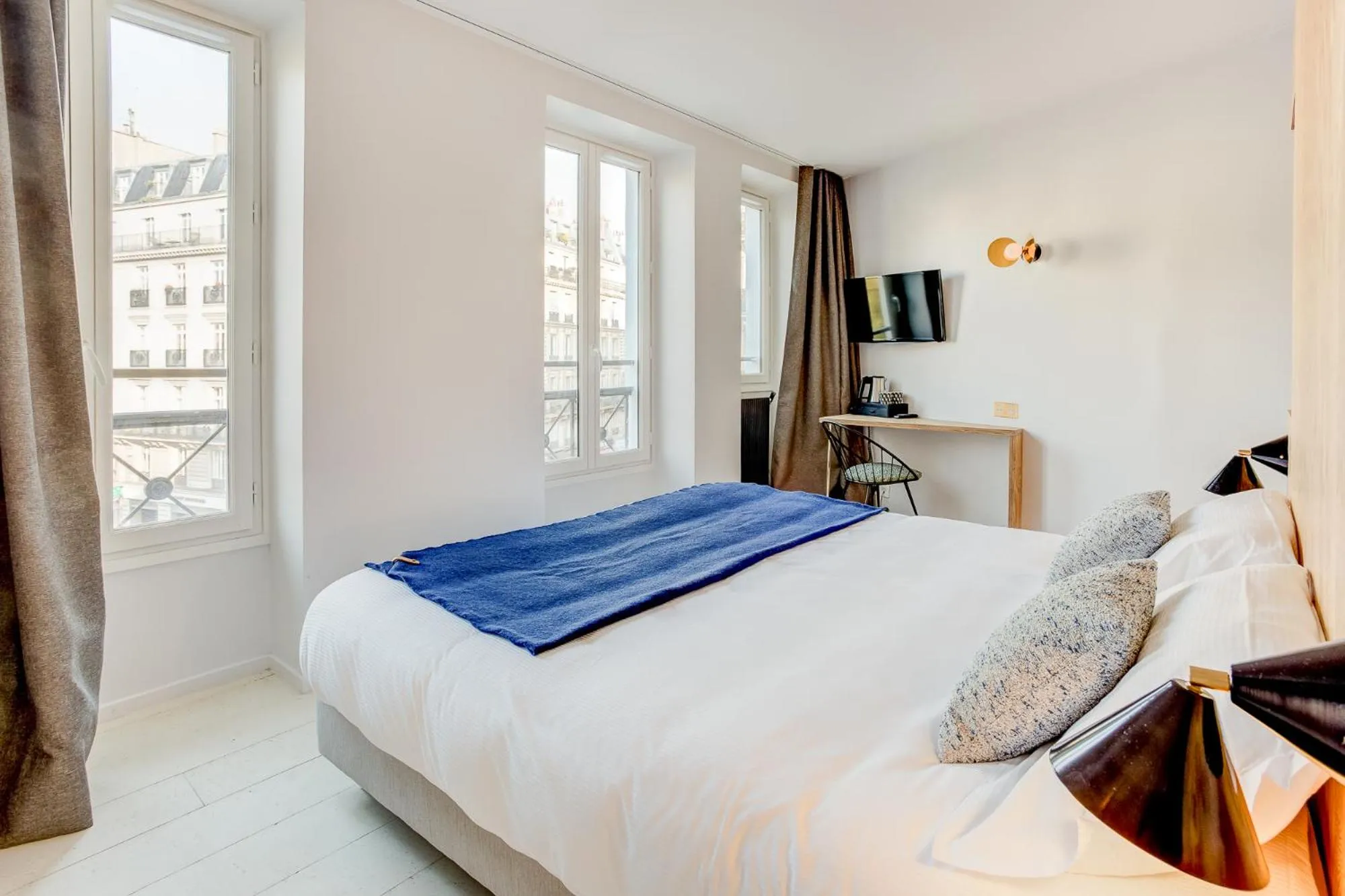 Photo of the whole room, Bed in Hôtel Montholon