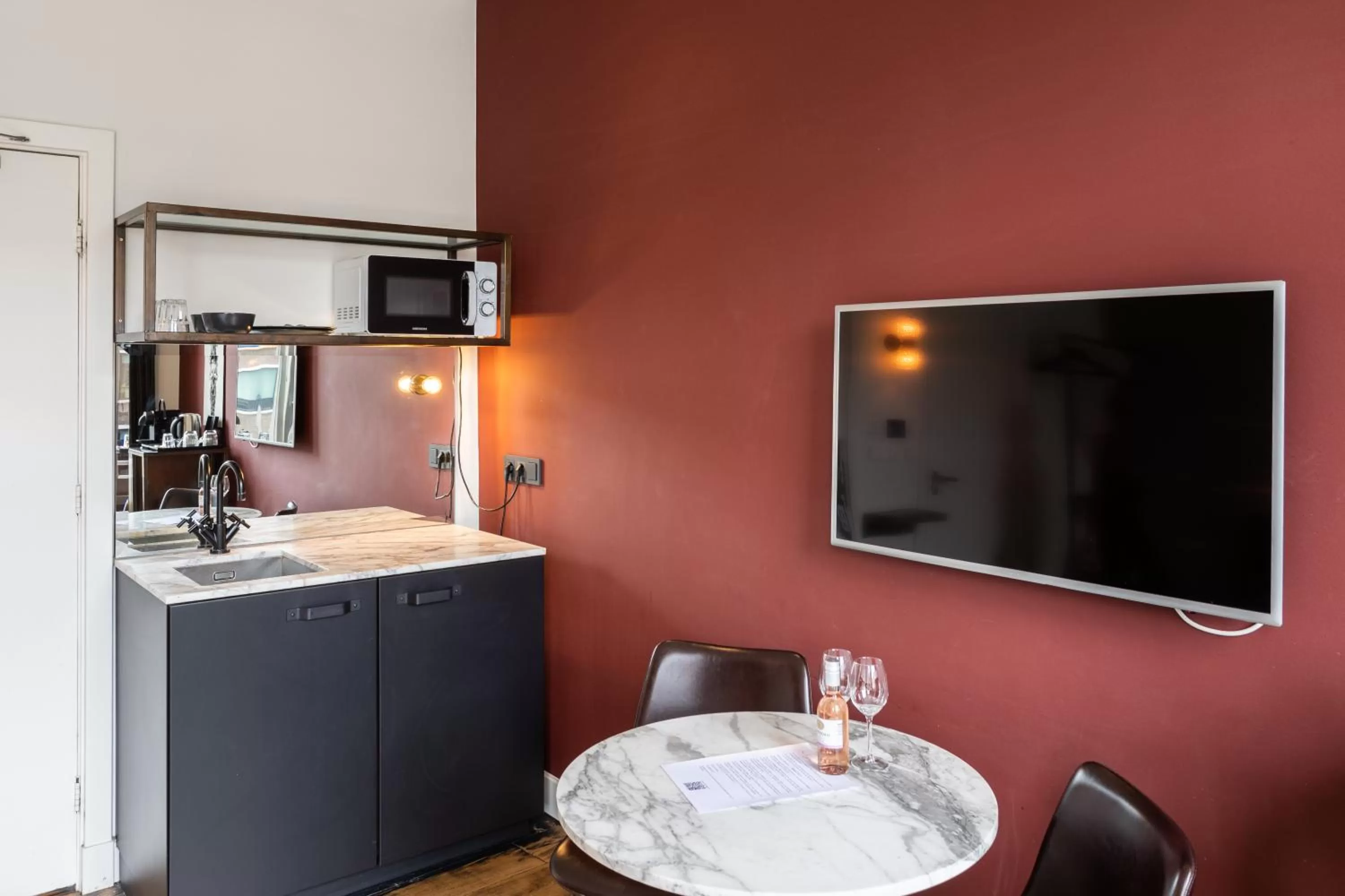 TV and multimedia, TV/Entertainment Center in Weber Hotel 397