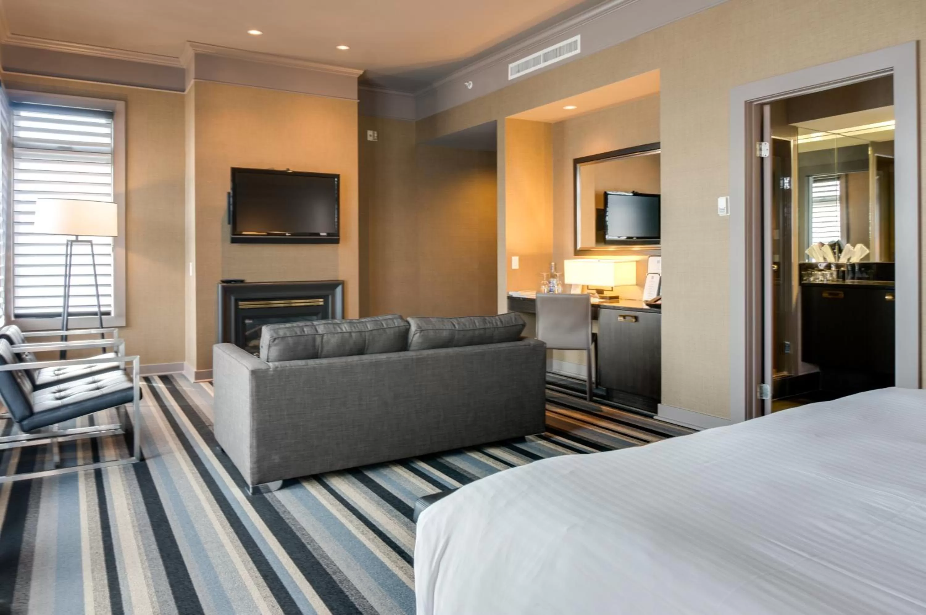 Living room, Bed in Hotel Arts Kensington