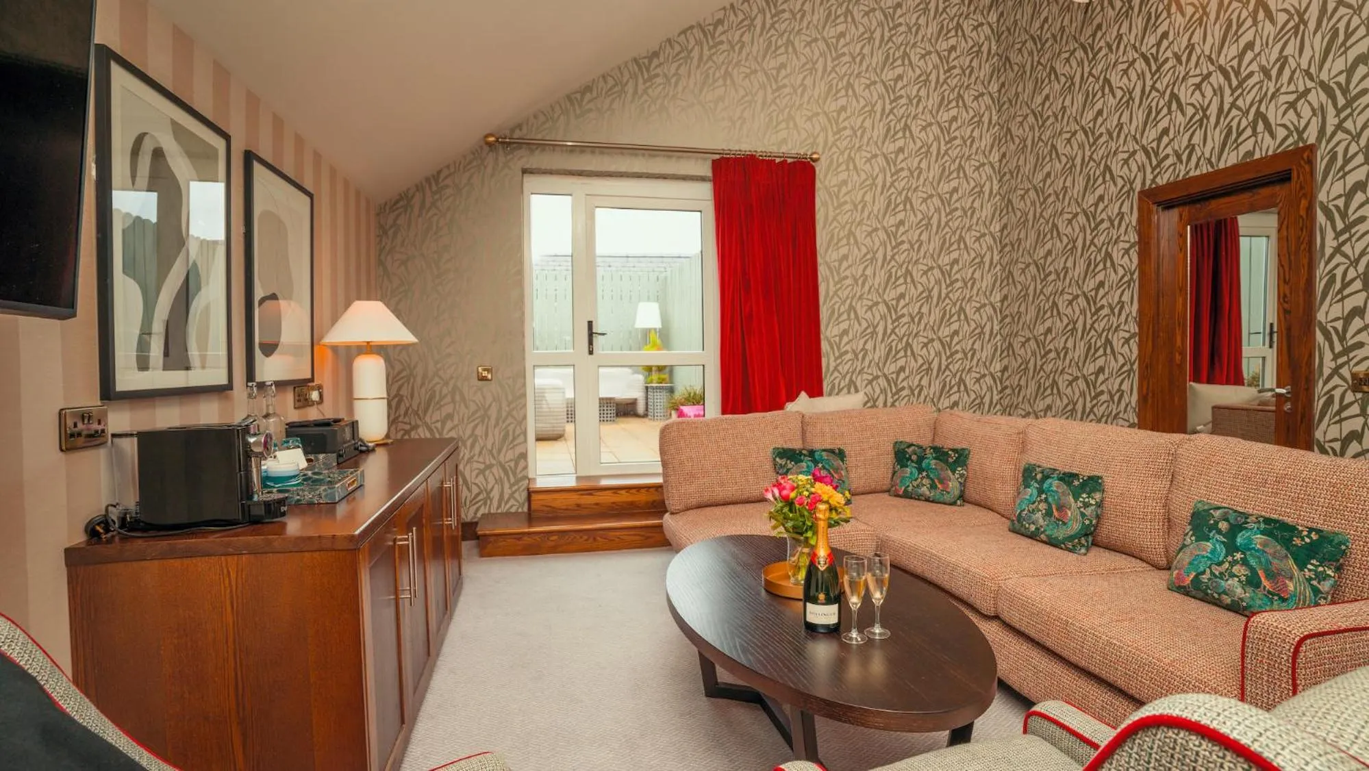 TV and multimedia in Cavan Crystal Hotel