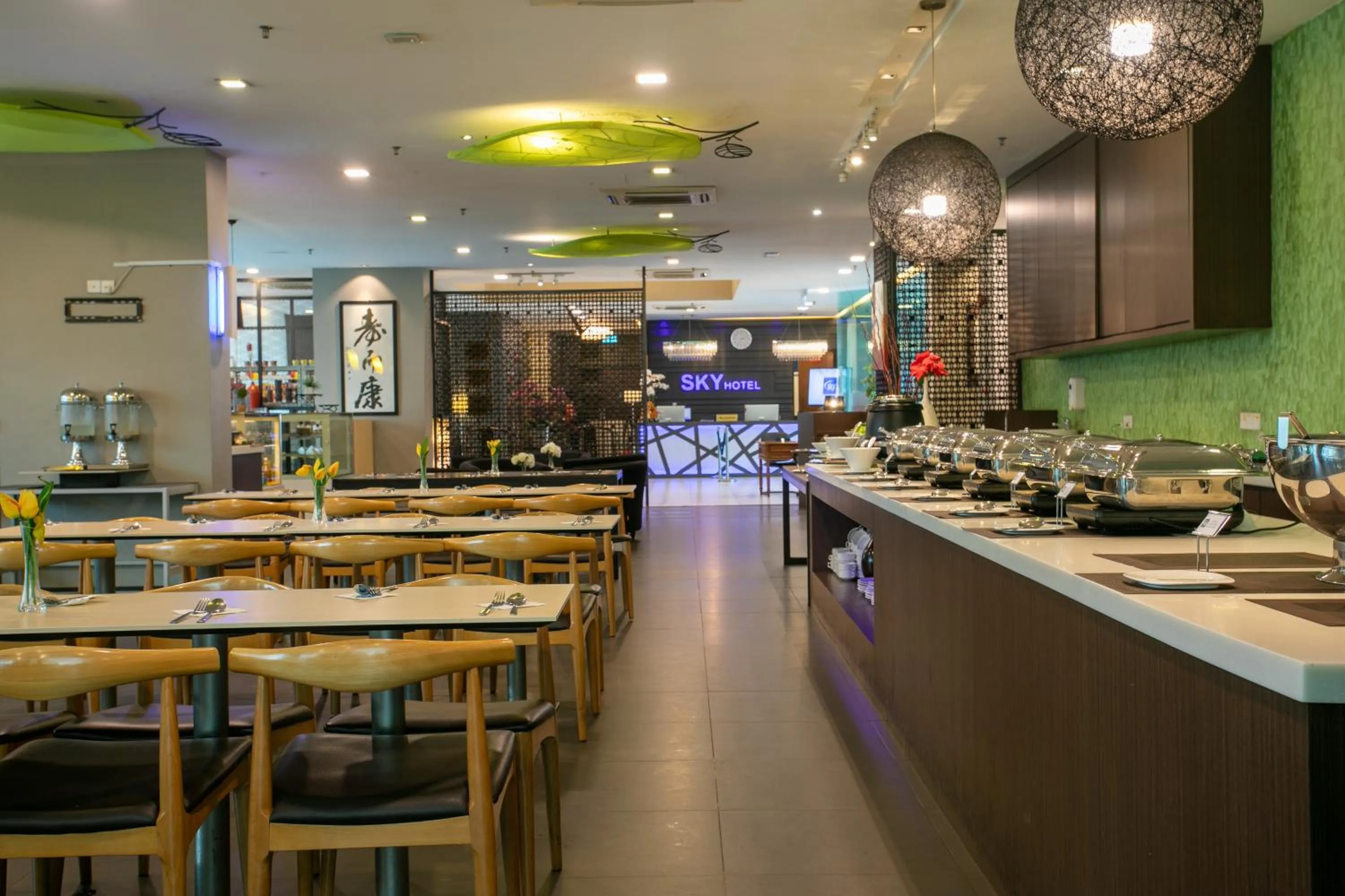 Restaurant/places to eat in Sky Hotel