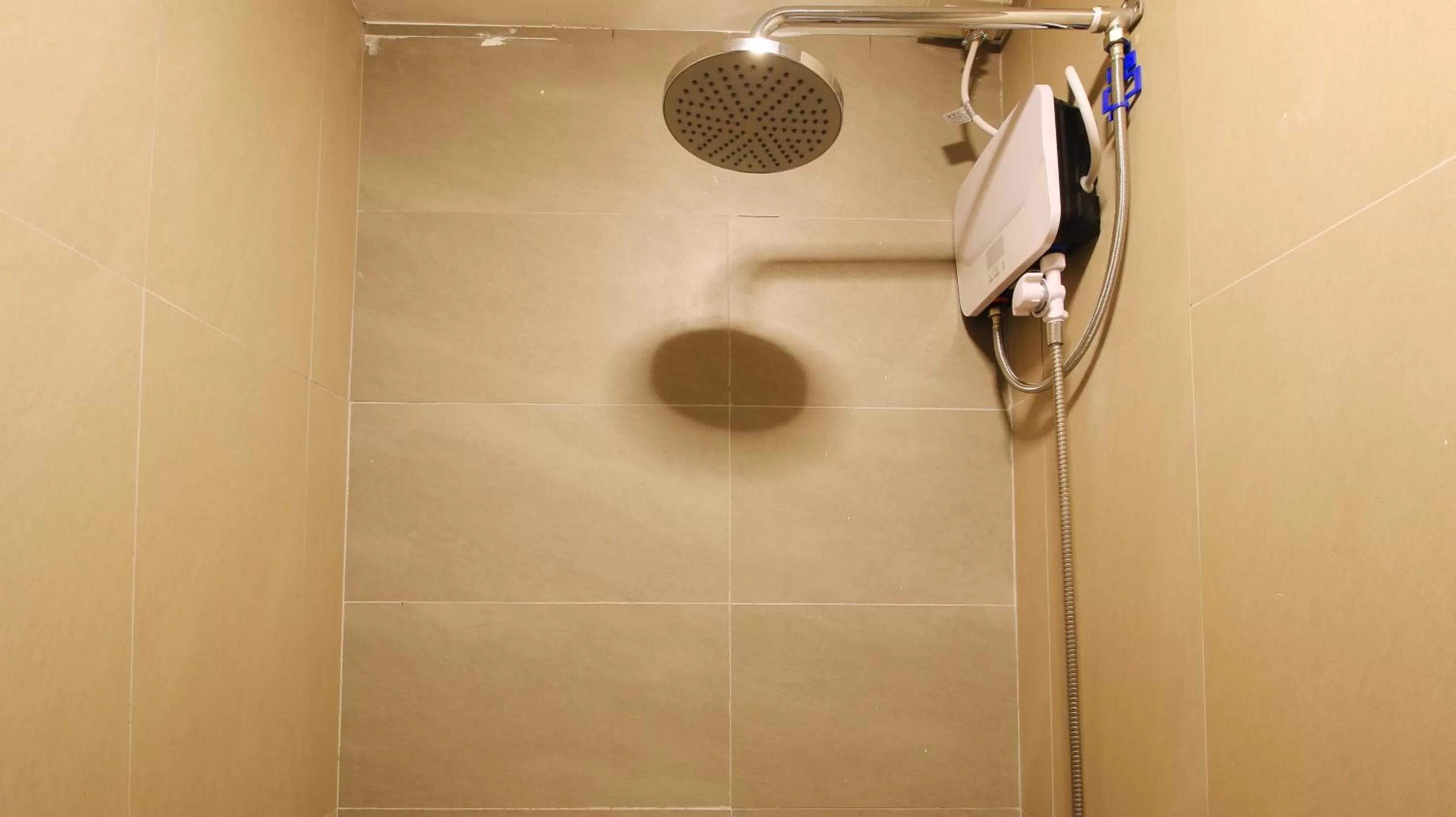 Shower in RedDoorz Plus @ San Marcelino Malate