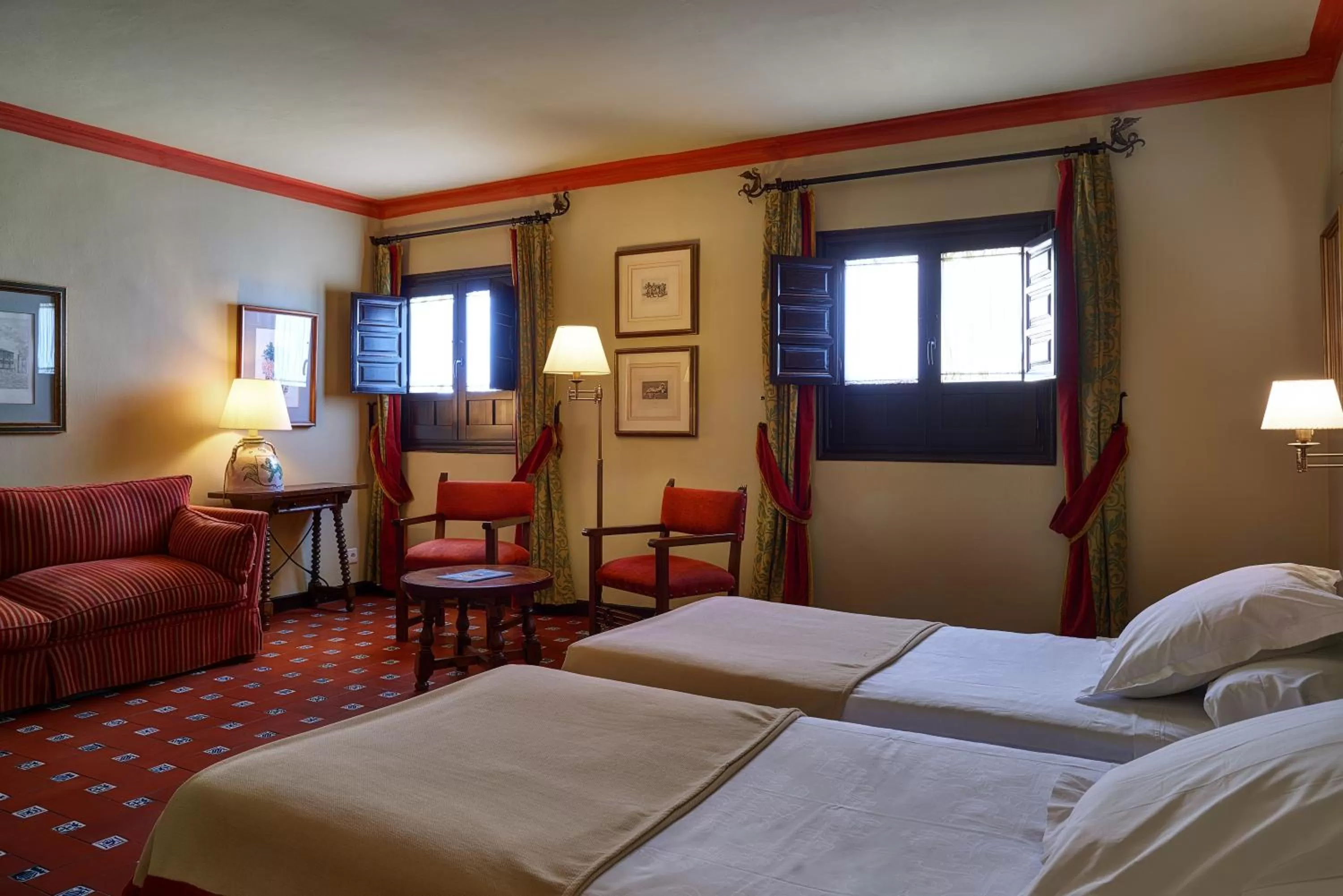 Photo of the whole room, Bed in Parador de Ubeda