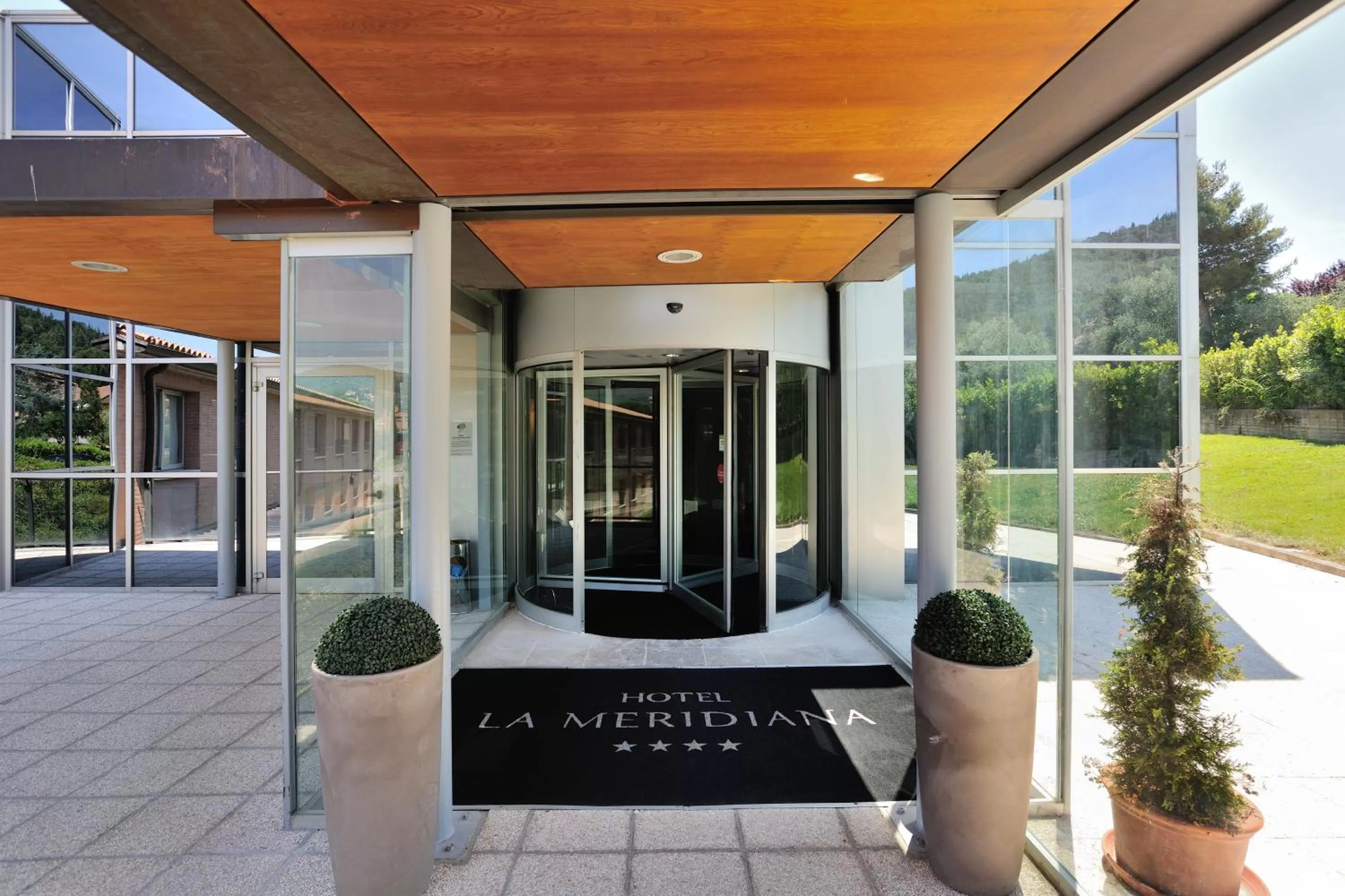 Facade/entrance in La Meridiana Bleisure Hotel