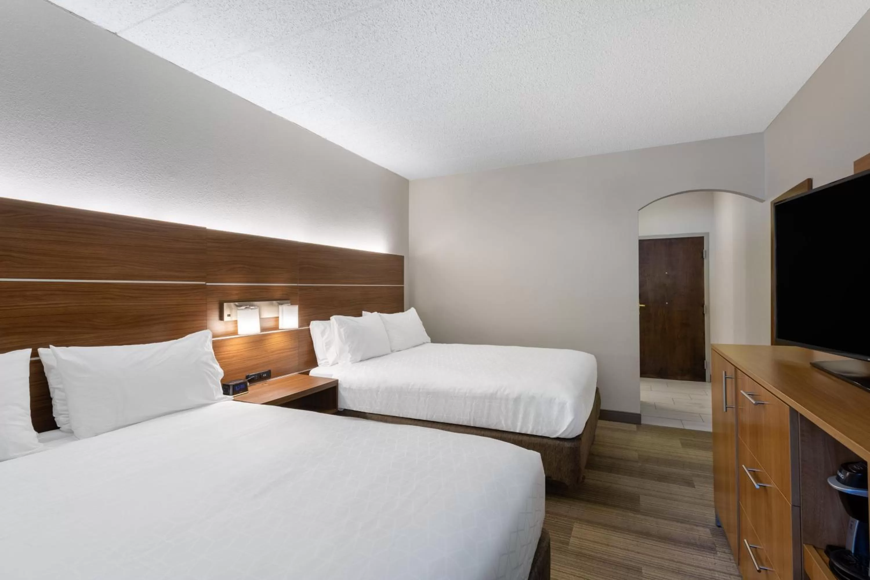 Photo of the whole room, Bed in Holiday Inn Express Hotel & Suites Philadelphia - King of Prussia by IHG