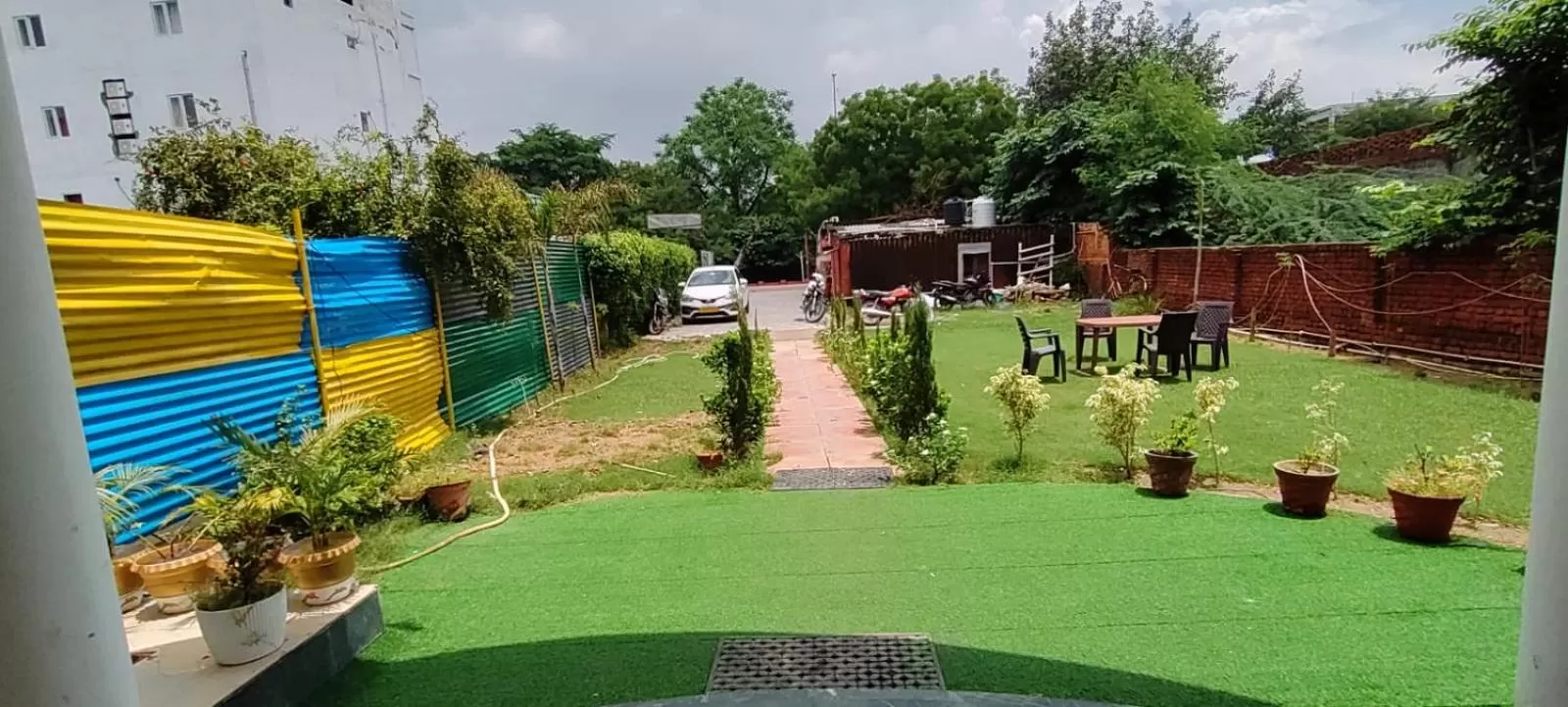 Garden, Pool View in Hotel Taj Stay Agra