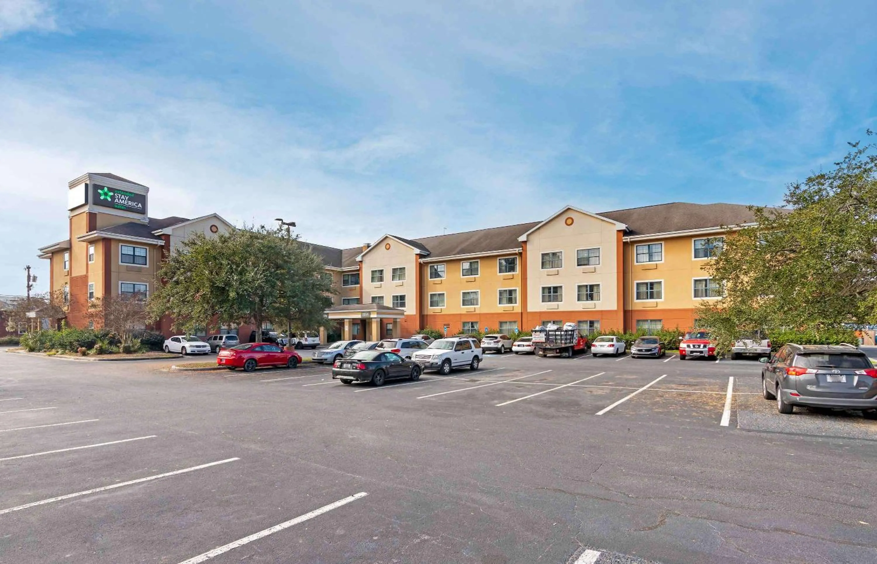 Property building in Extended Stay America Suites - Savannah - Midtown
