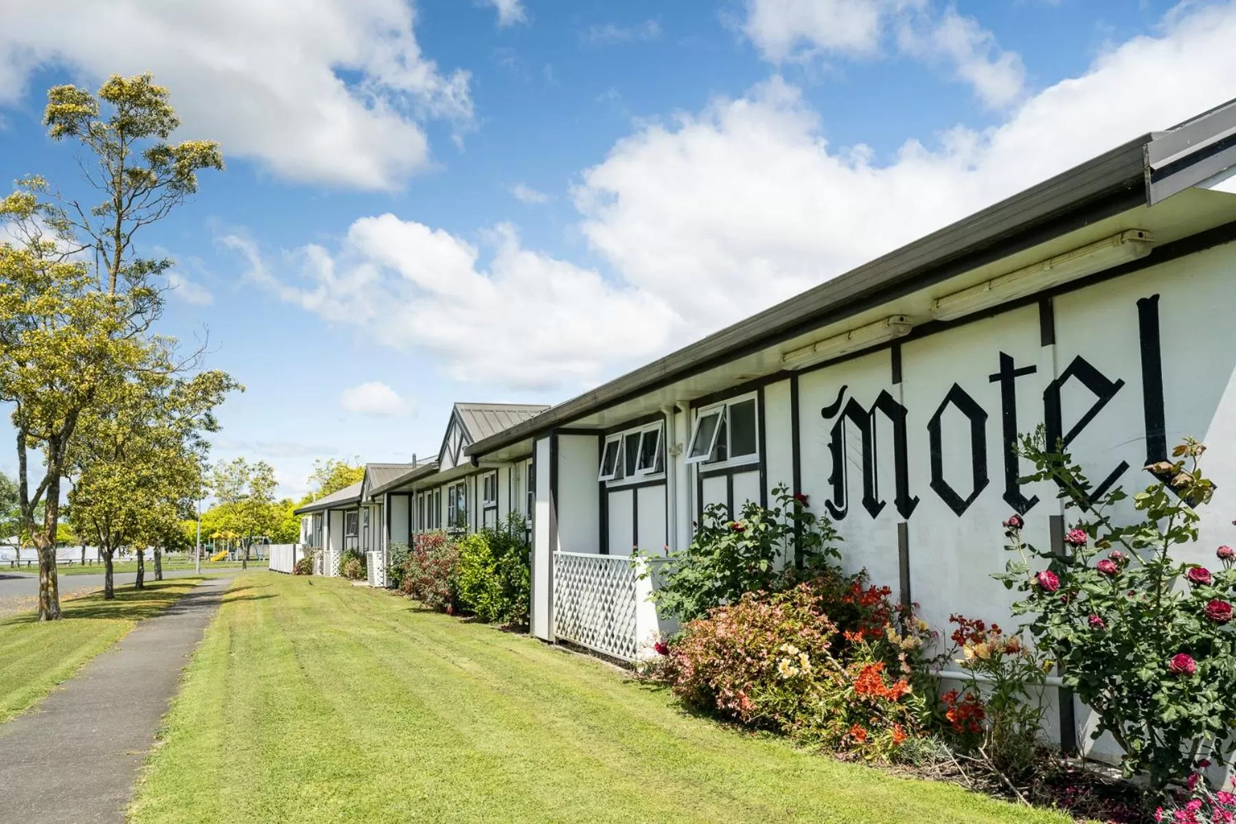 Property building in Tudor Park Motel Spacious with kitchens 1 minute walk to restaurant and shopping centre and Gisborne Hospital