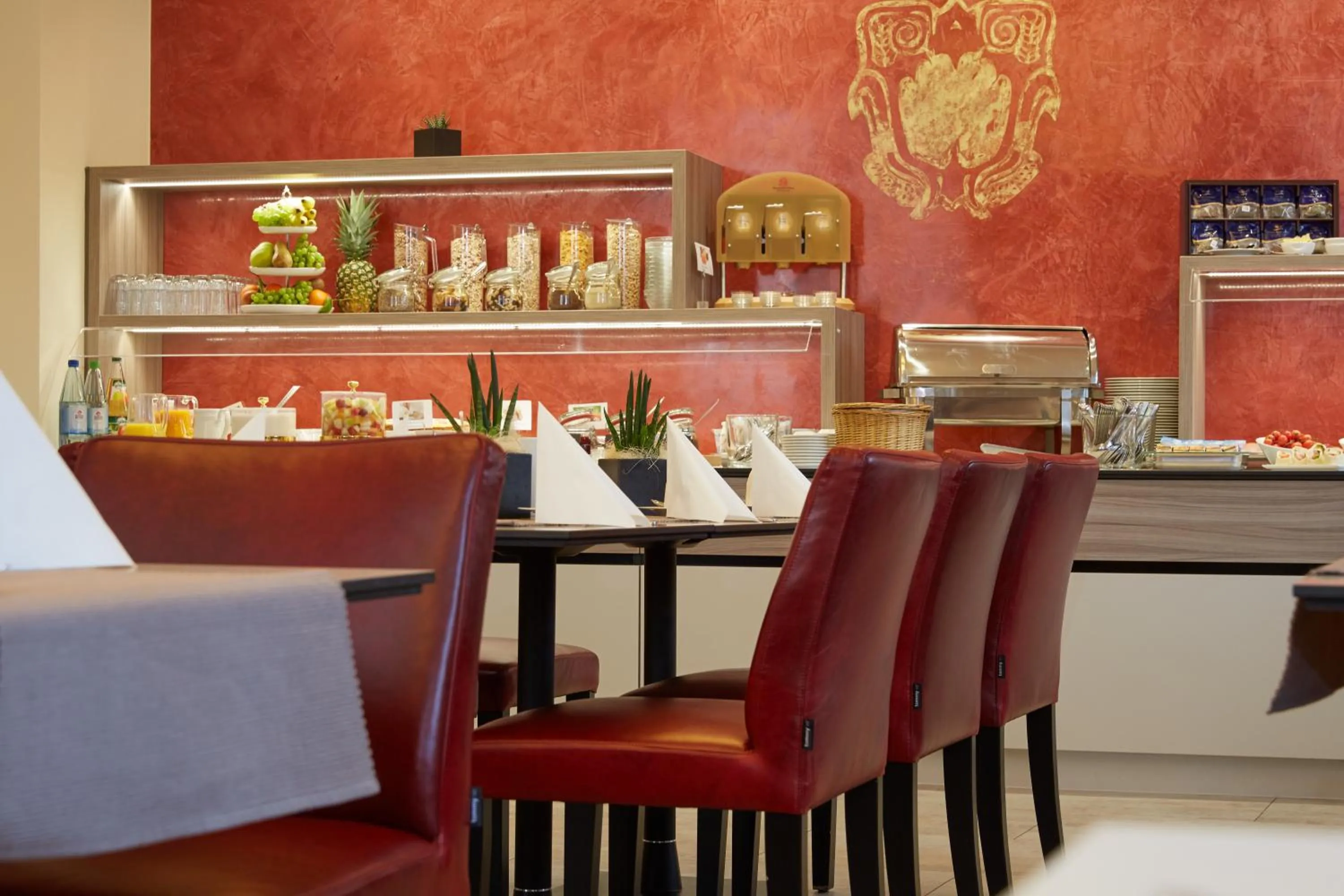 Restaurant/places to eat in Hotel Prinzregent