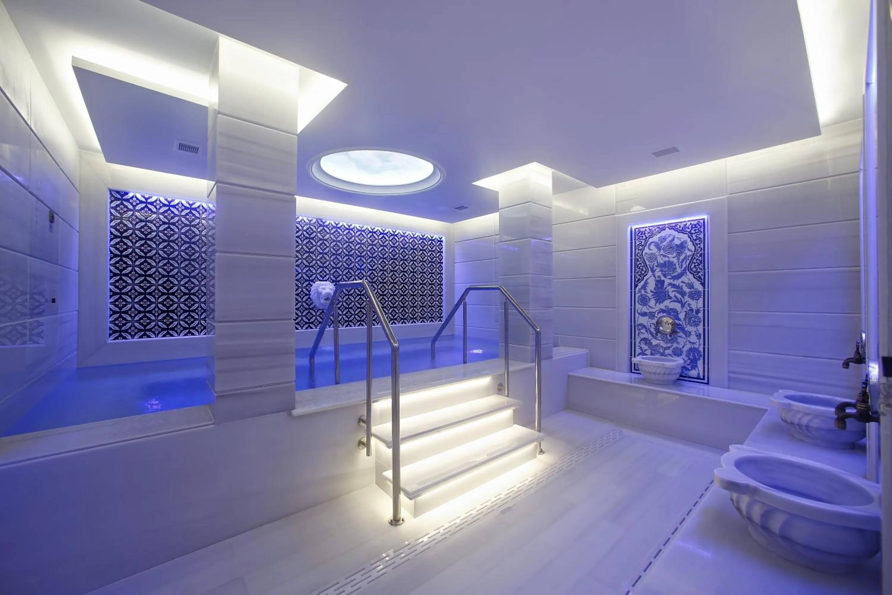 Steam room in Gonluferah Thermal Hotel