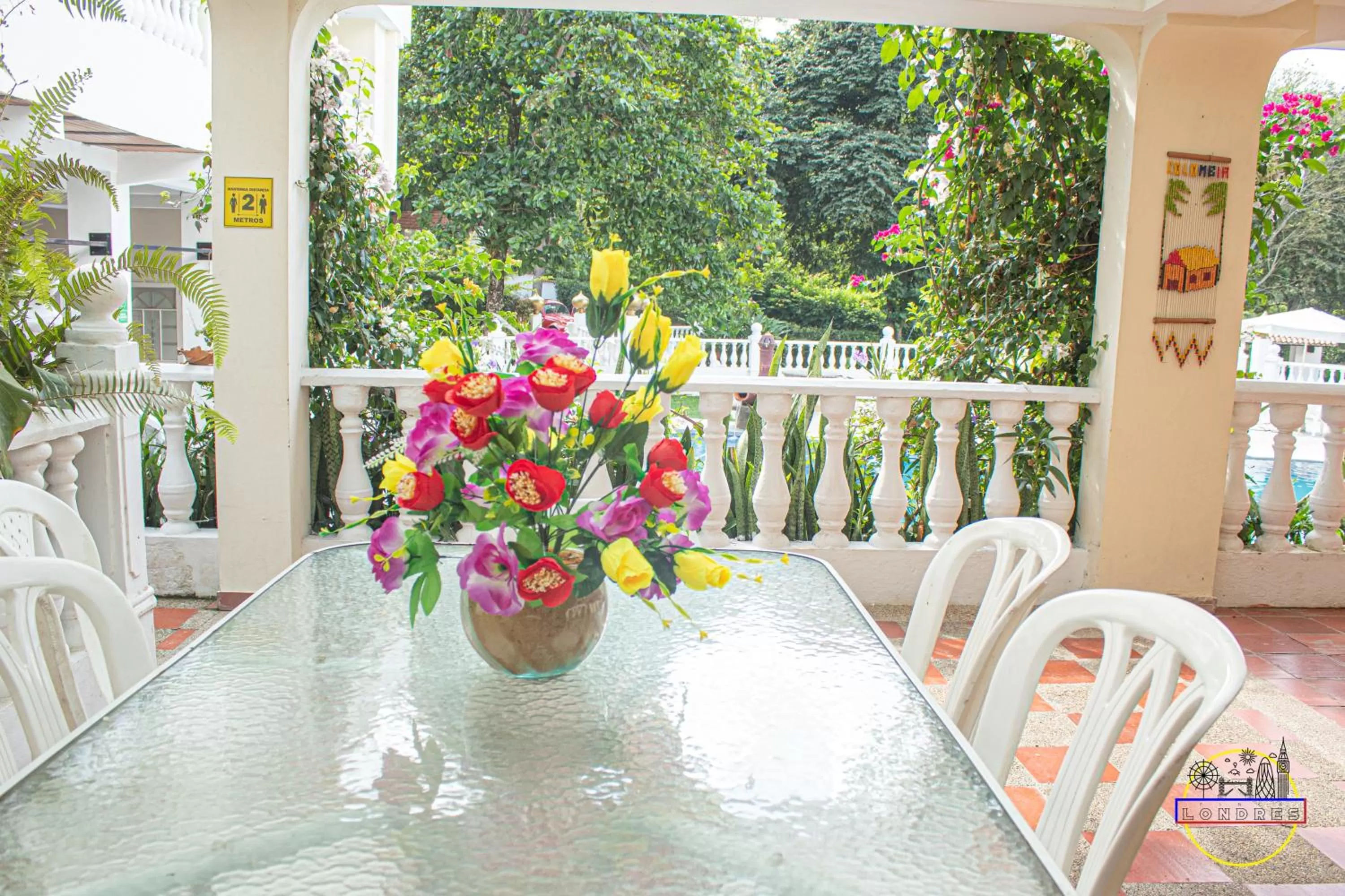 Lounge or bar, Balcony/Terrace in Hotel Finca Londres