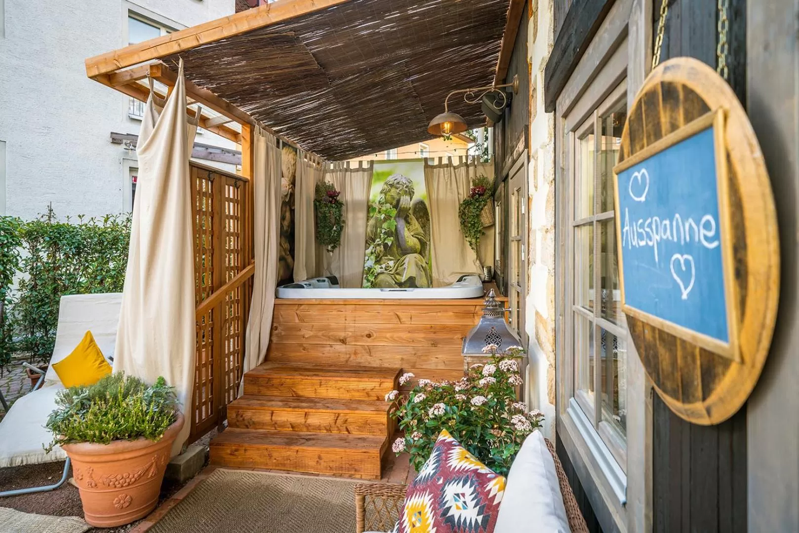 Hot Tub in Hotel Wellness Goldenes Fass Meißen