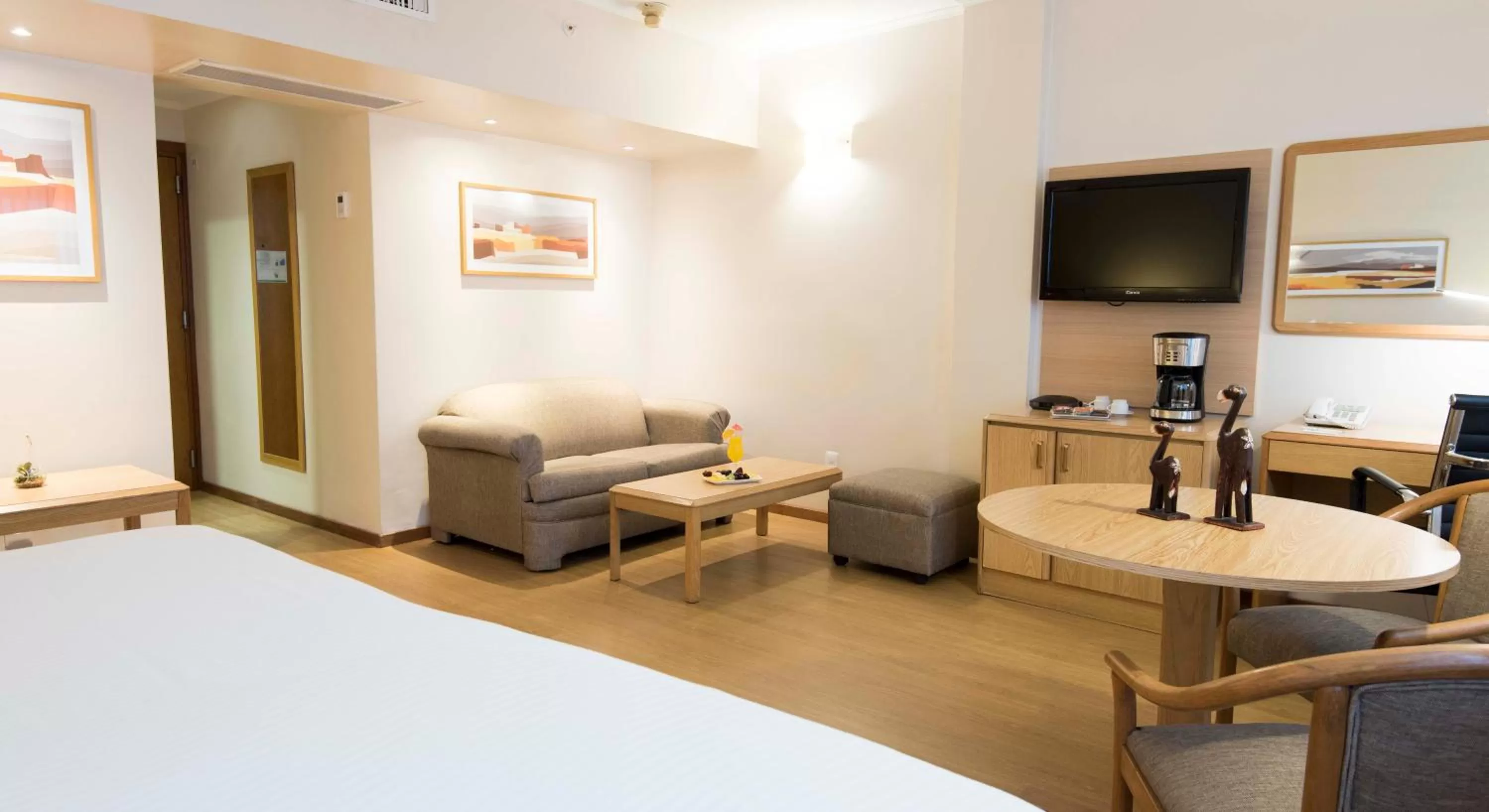 Photo of the whole room, Bed in Holiday Inn Montevideo by IHG