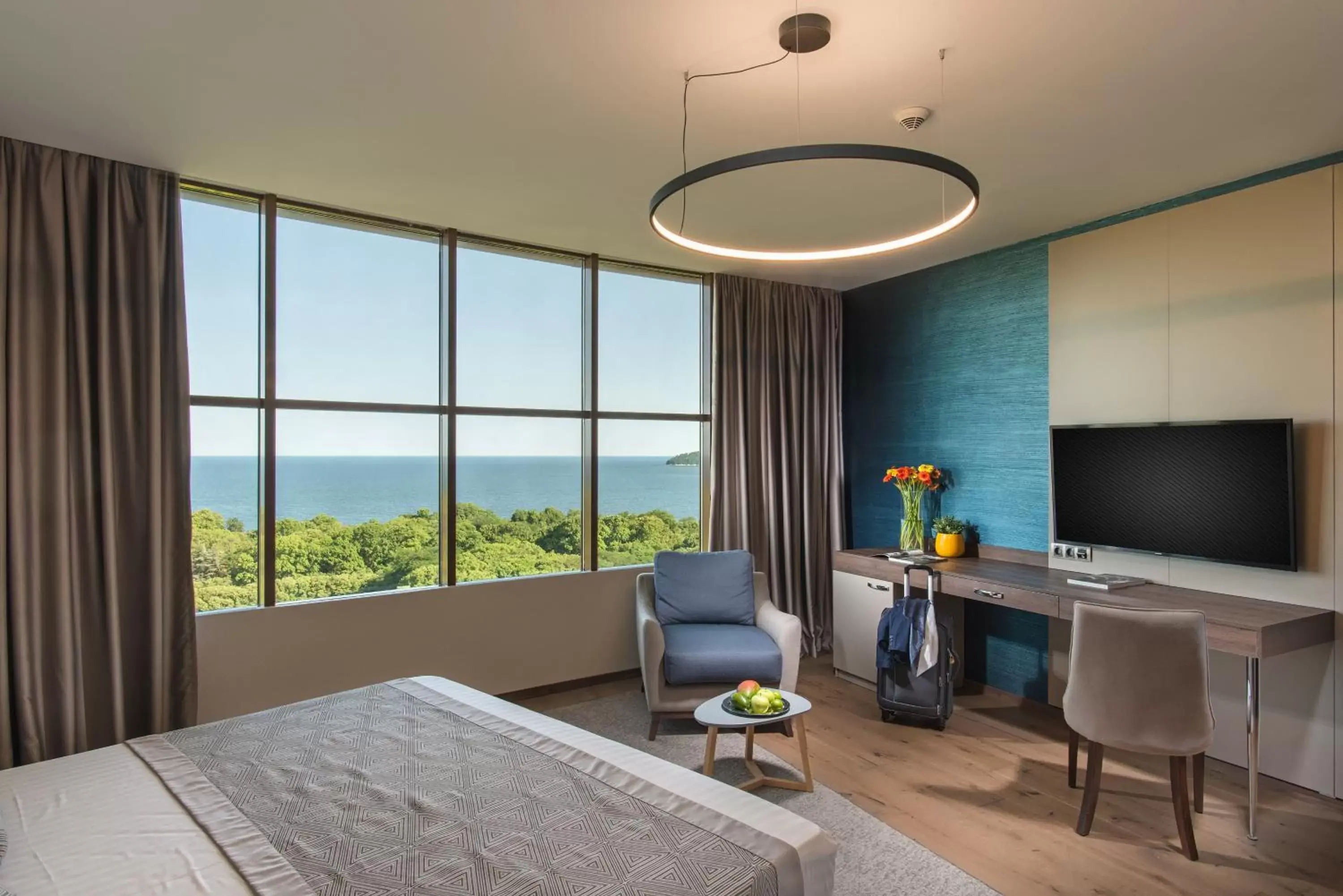 Executive Double Room with Sea View - High Floor in Rosslyn Dimyat Hotel Varna Executive Double Room with Sea View - High Floor in Rosslyn Dimyat Hotel Varna