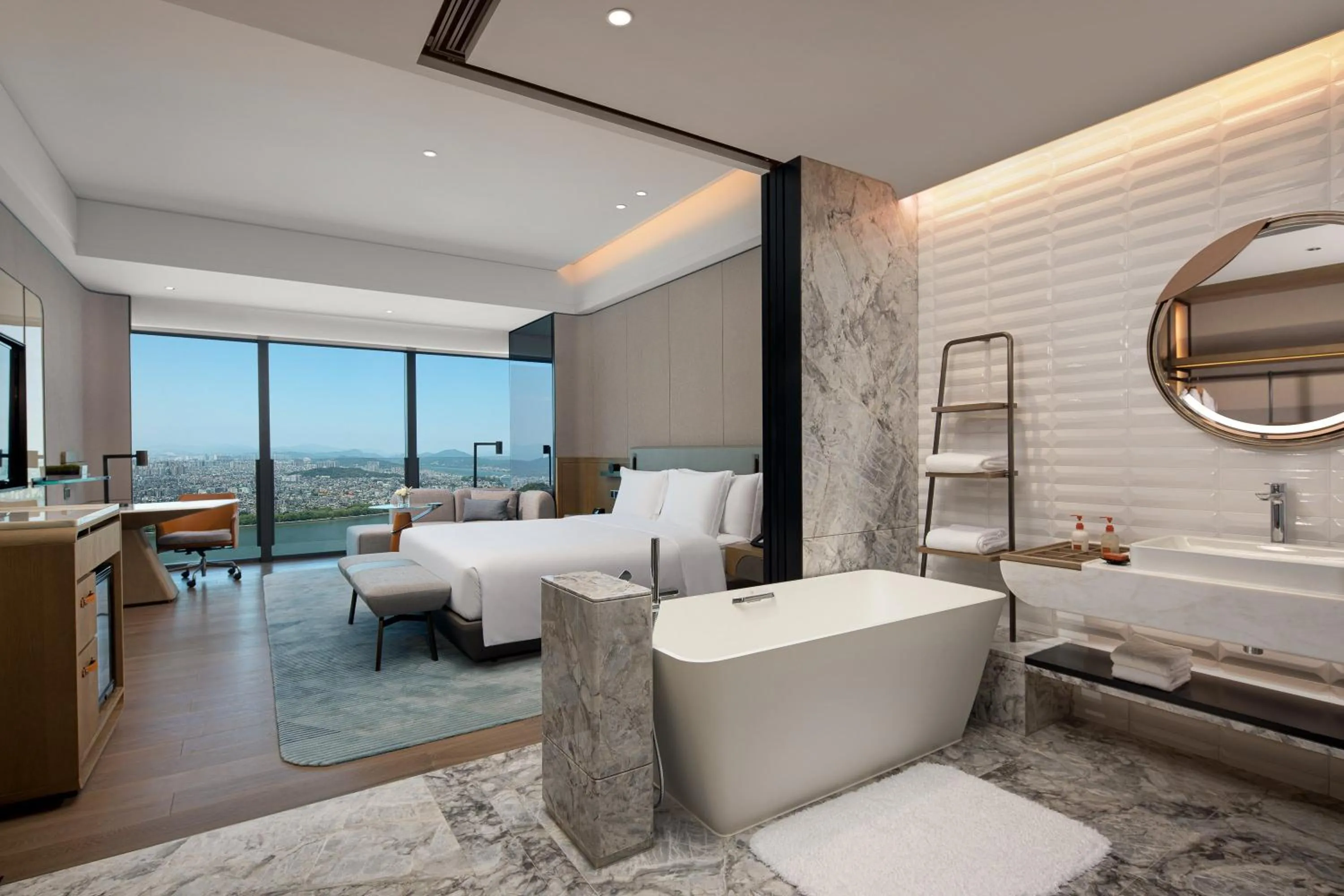 Photo of the whole room, Bed in Crowne Plaza Chaozhou Riverside by IHG