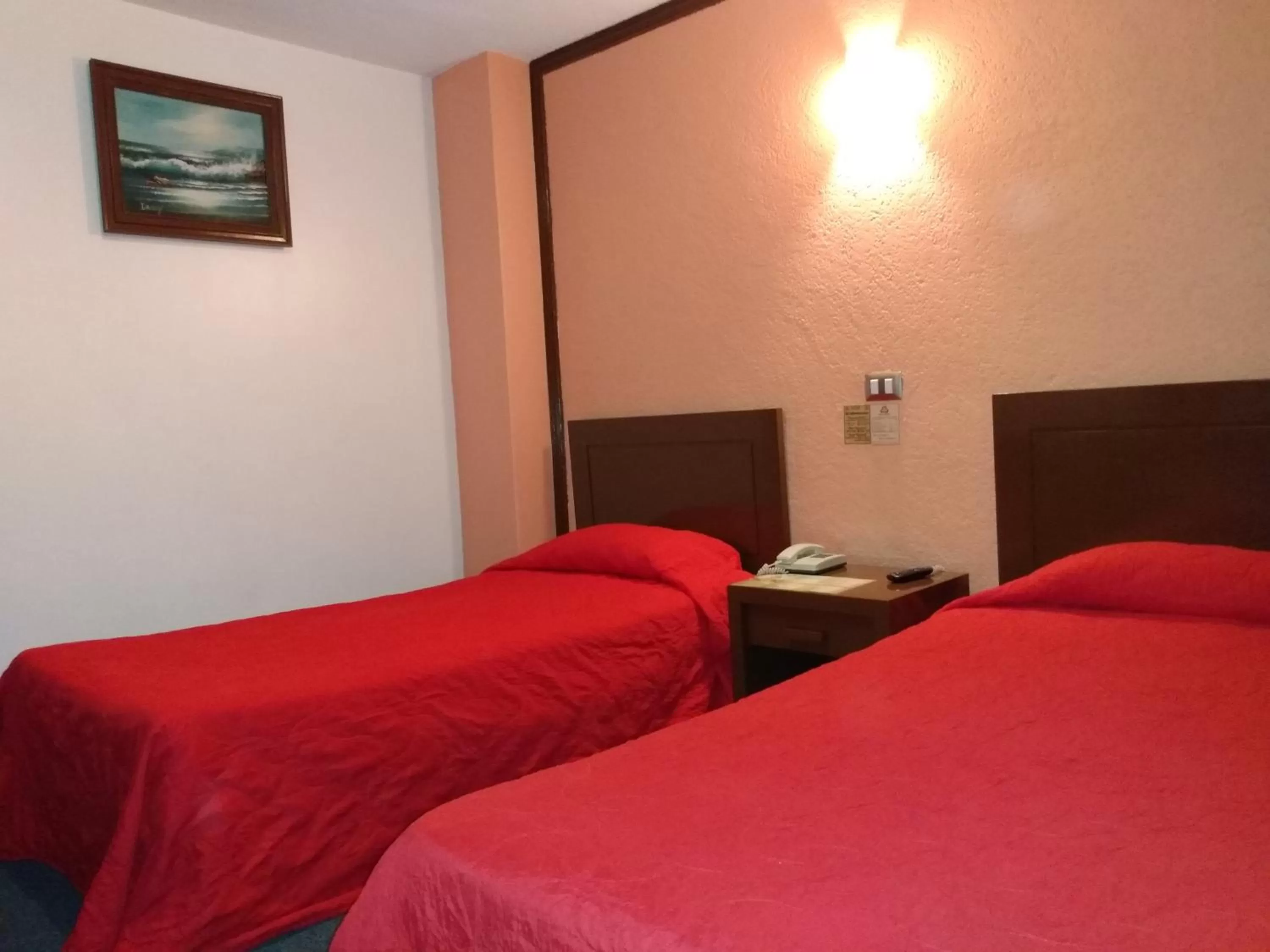 Photo of the whole room, Bed in Hotel Maria Victoria Xalapa